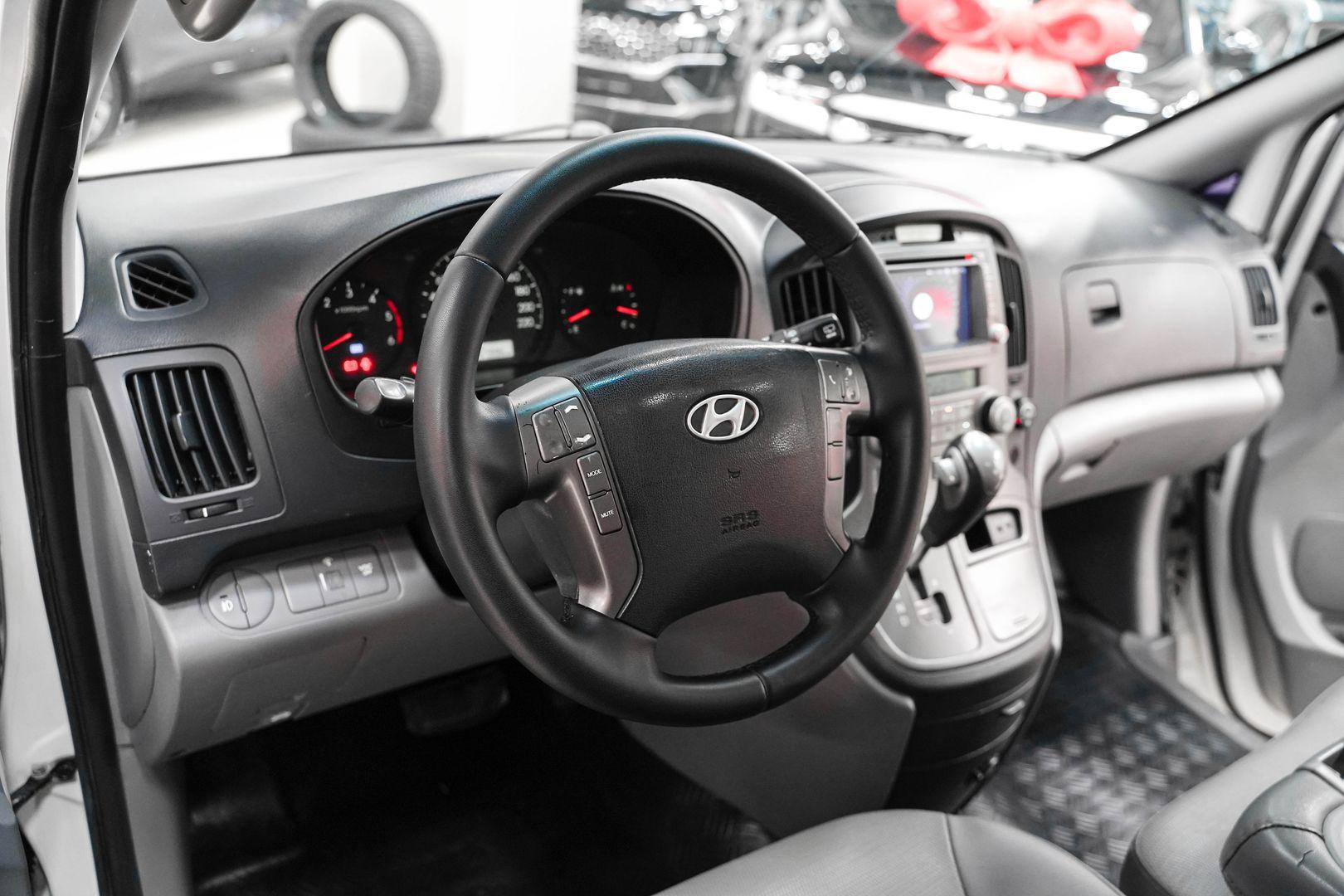 Hyundai Grand Starex 2010, белый, ДЦ Орехово
