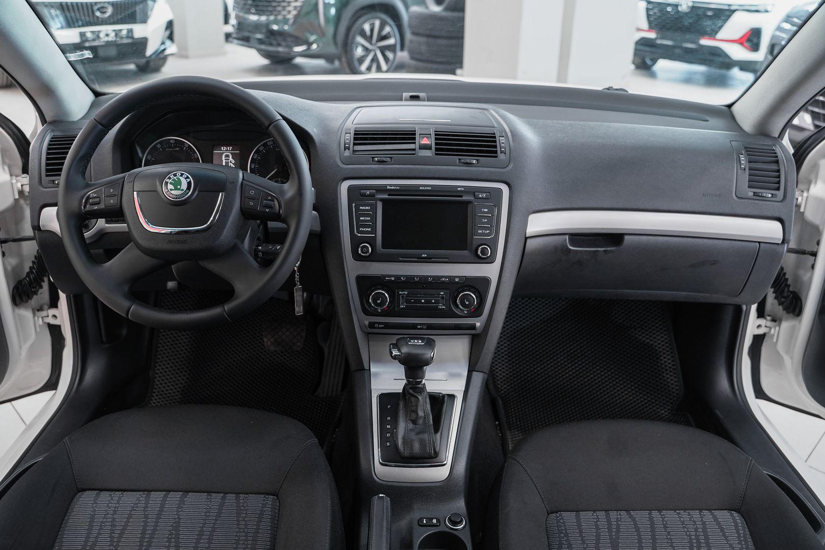 Skoda Octavia 2011, белый, ДЦ Орехово
