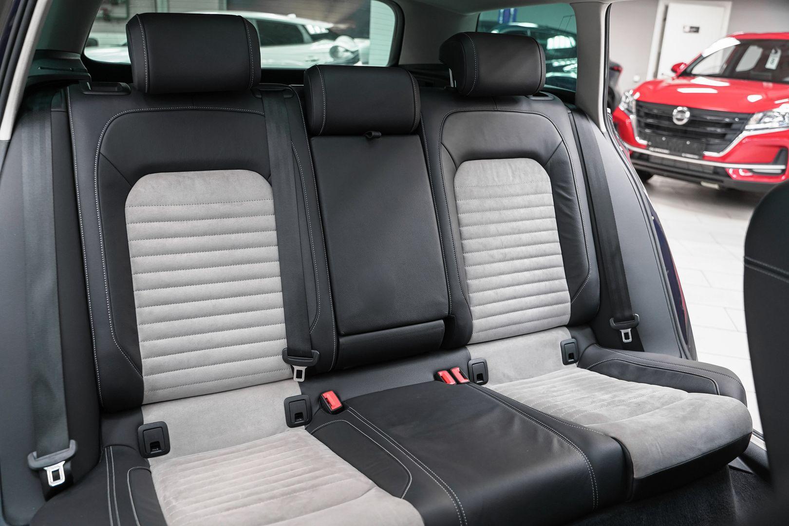 Volkswagen Passat 2018, синий, ДЦ Орехово