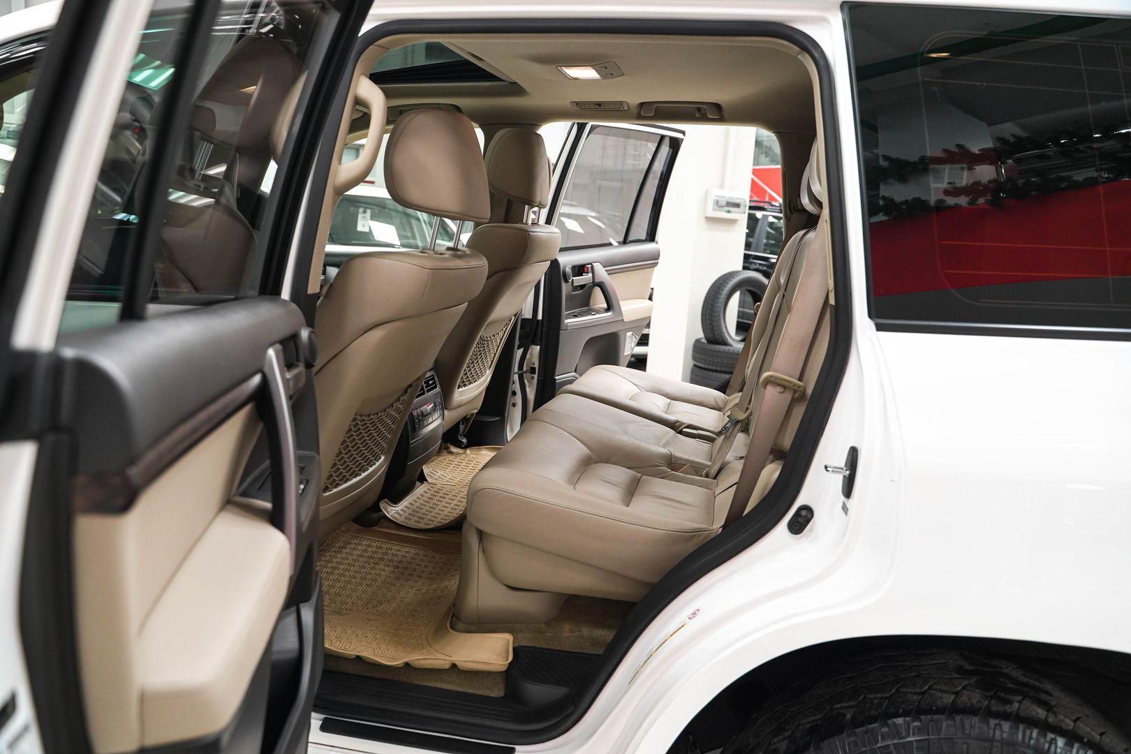 Toyota Land Cruiser 2011, белый, ДЦ Орехово