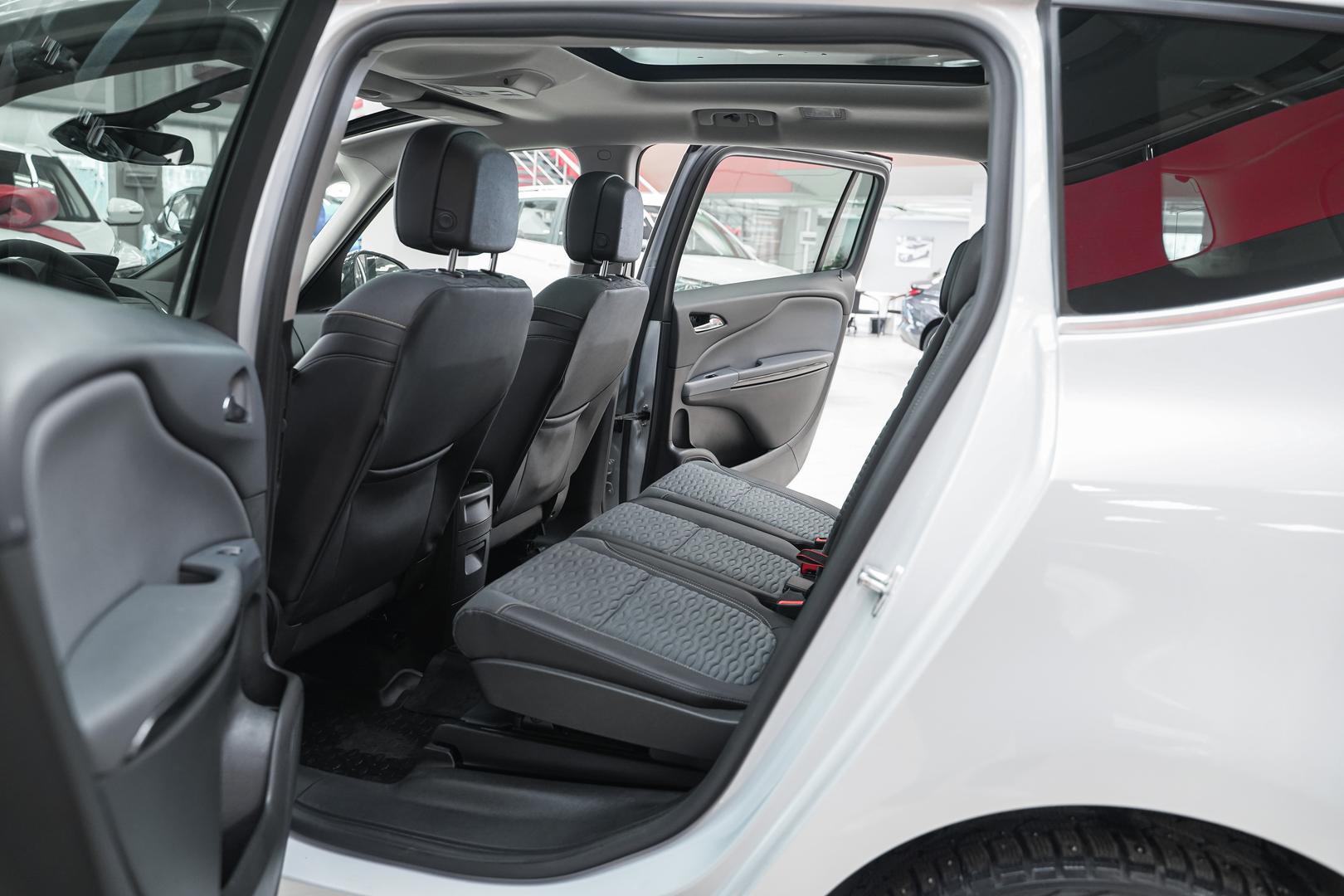Opel Zafira 2013, белый, ДЦ Орехово