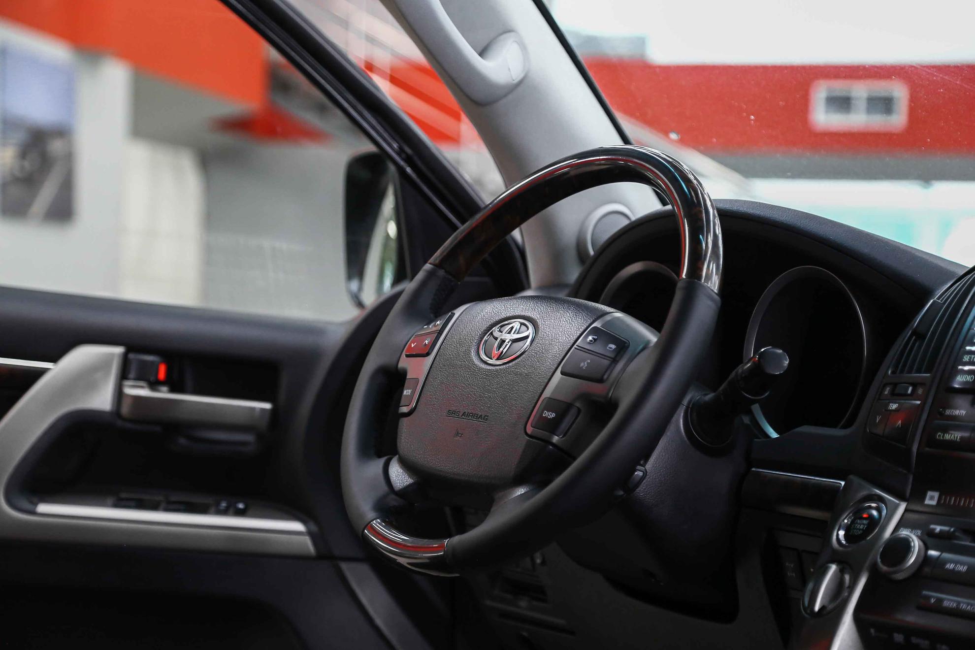 Toyota Land Cruiser 2011, черный, ДЦ Орехово