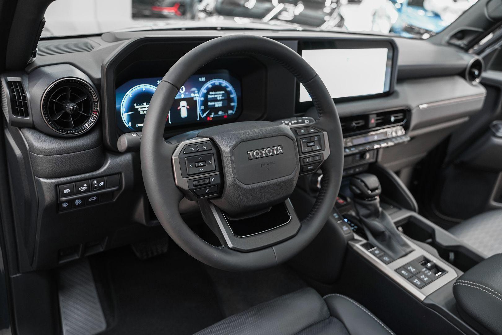 Toyota Land Cruiser Prado 2025, серый, ДЦ Орехово