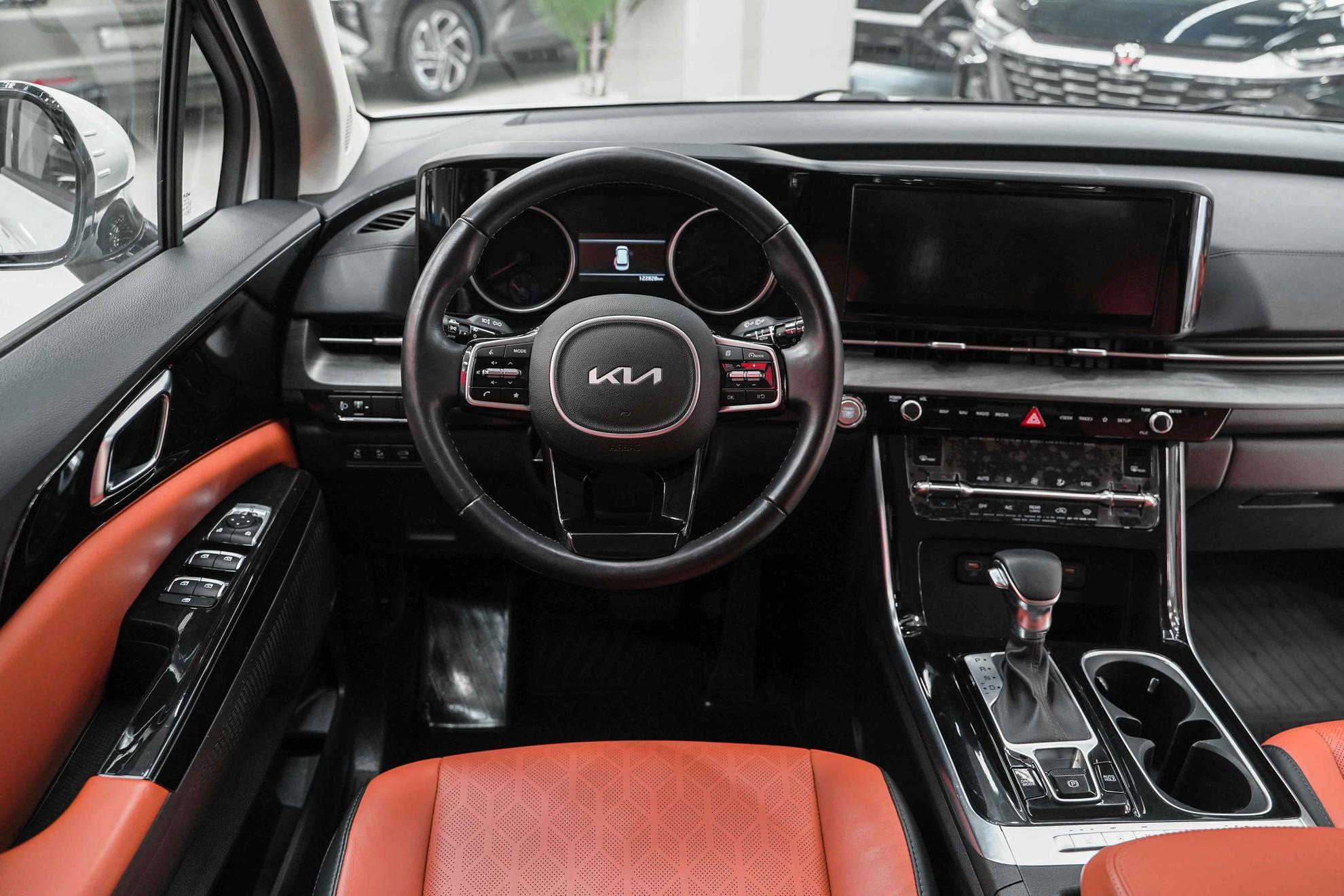 Kia Carnival 2023, белый, ДЦ Орехово