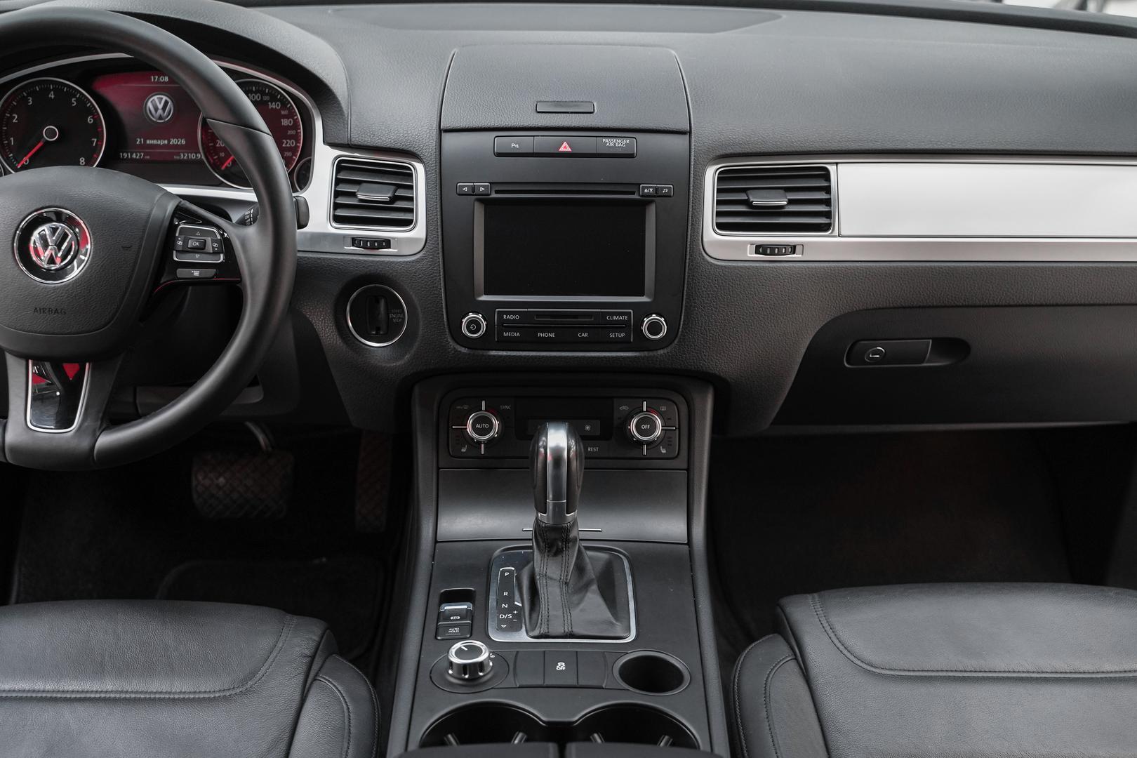 Volkswagen Touareg 2012, черный, ДЦ Орехово