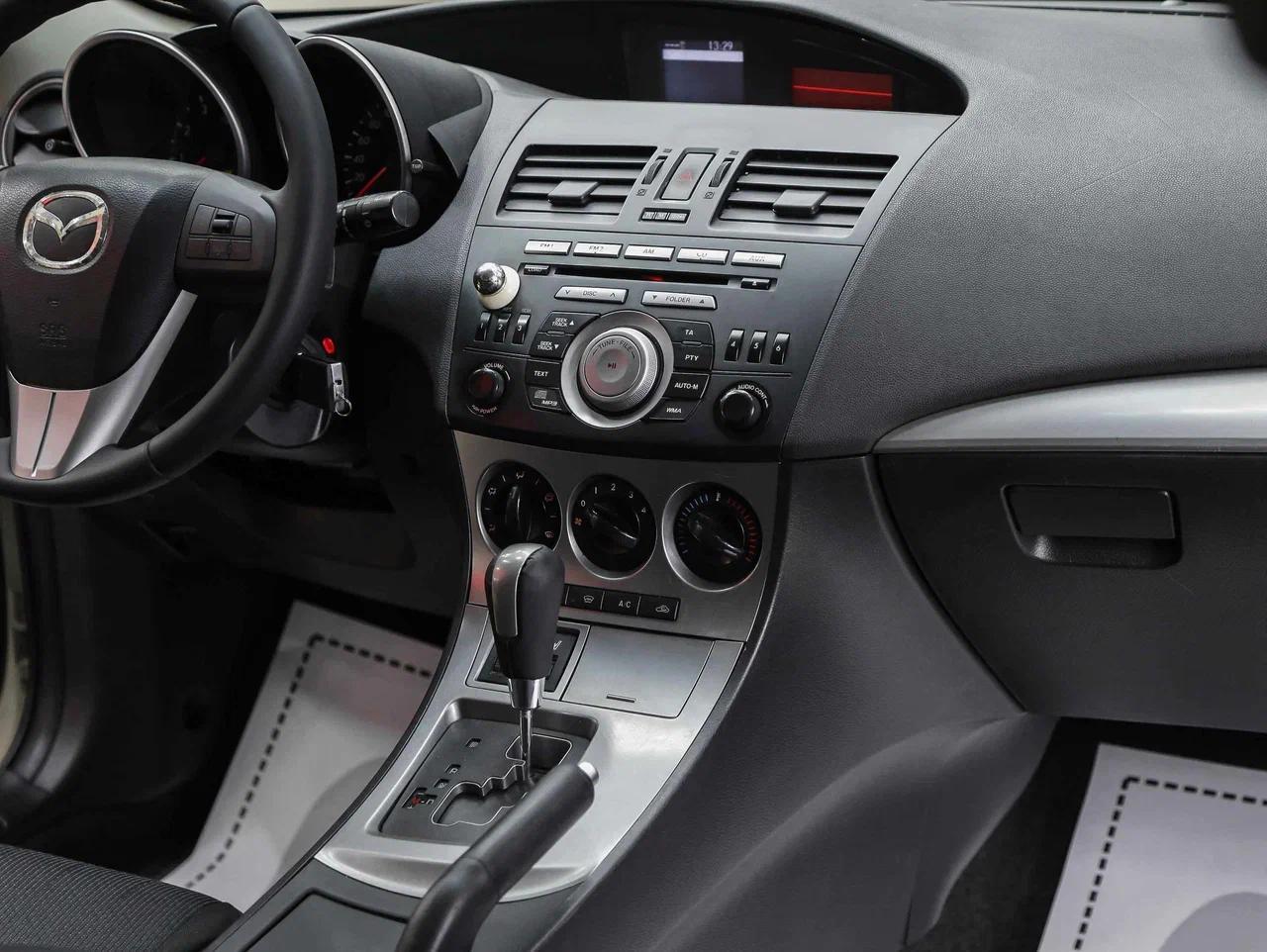 Mazda 3 2010, белый, ДЦ Орехово