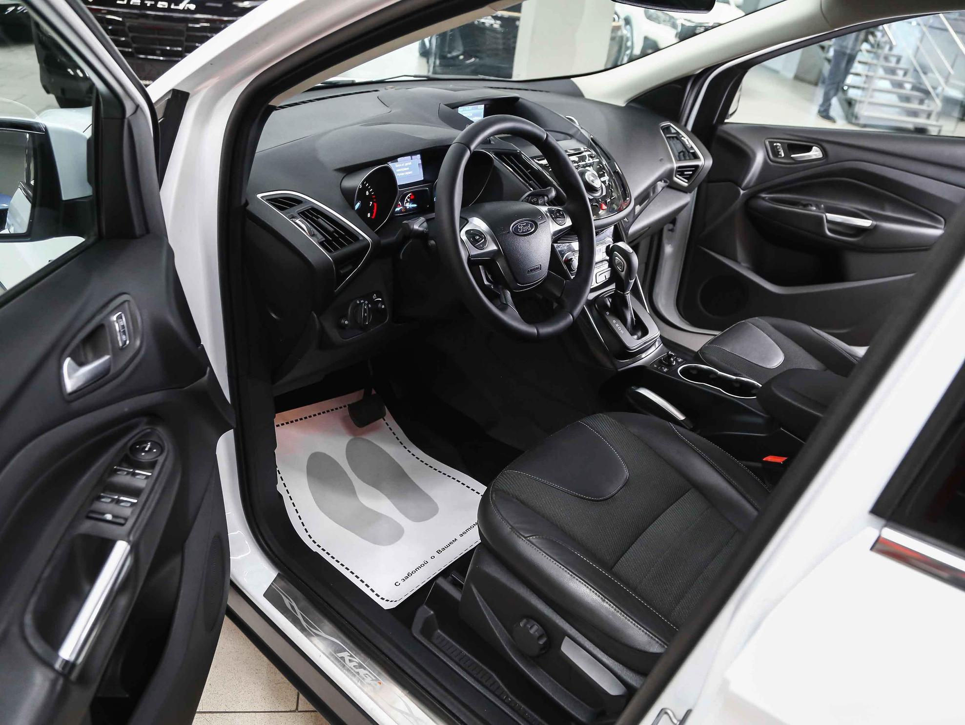 Ford Kuga 2014, белый, ДЦ Орехово