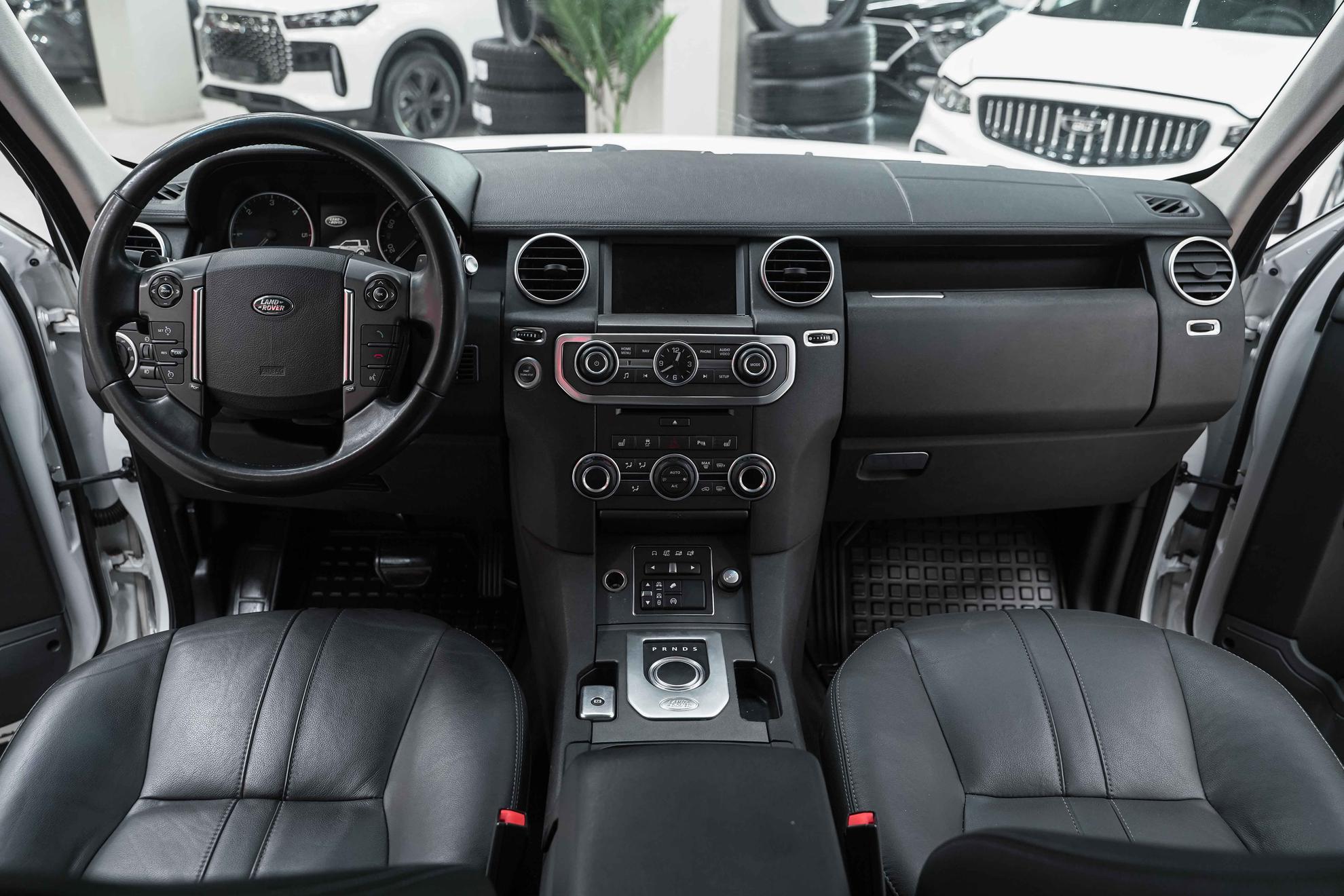 Land Rover Discovery 2015, белый, ДЦ Орехово