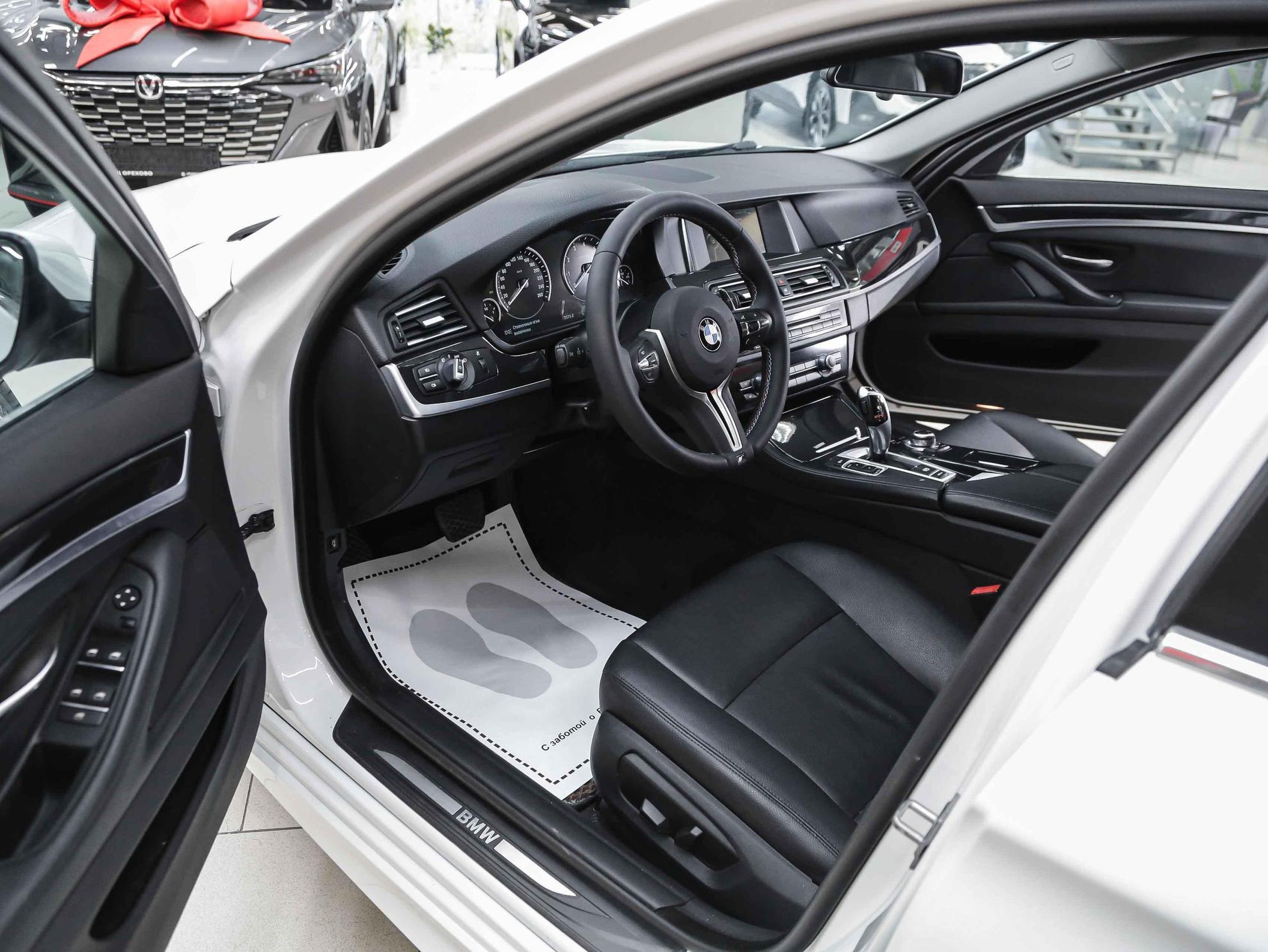 BMW 5 серии 2014, белый, ДЦ Орехово