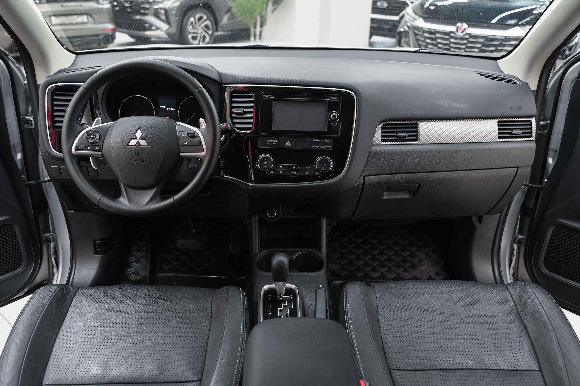 Mitsubishi Outlander 2013, серебряный, ДЦ Орехово