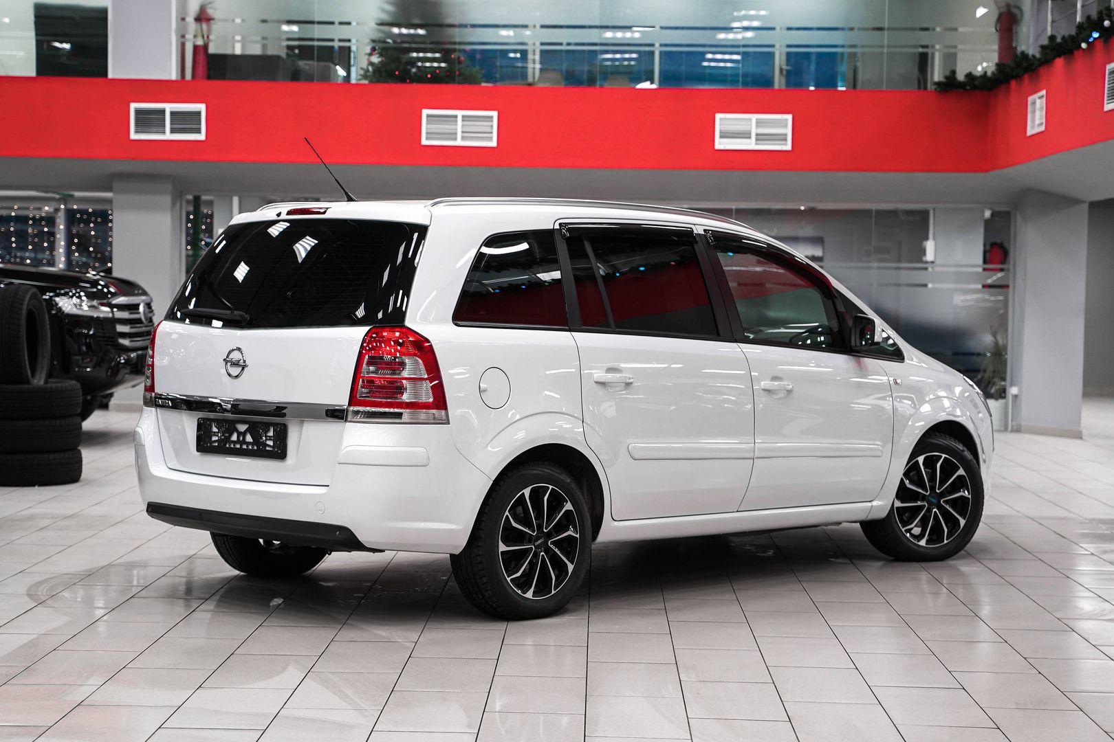 Opel Zafira 2012, белый, ДЦ Орехово