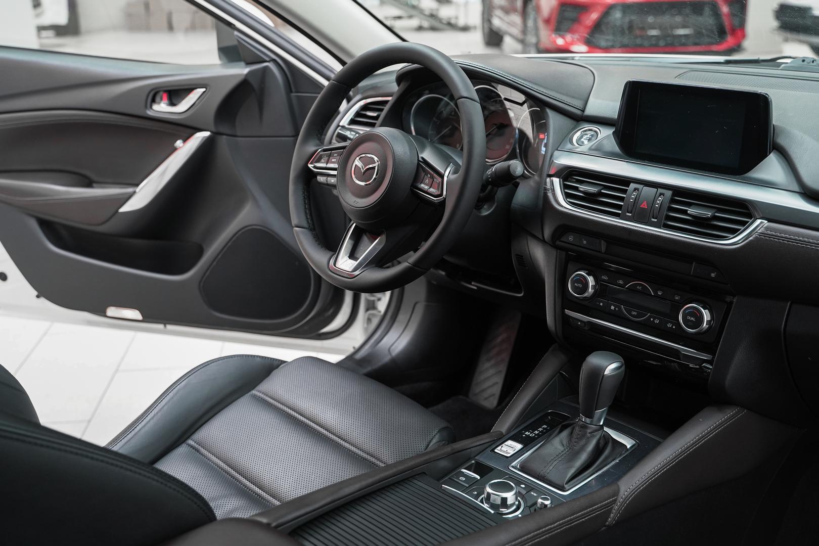 Mazda 6 2017, белый, ДЦ Орехово