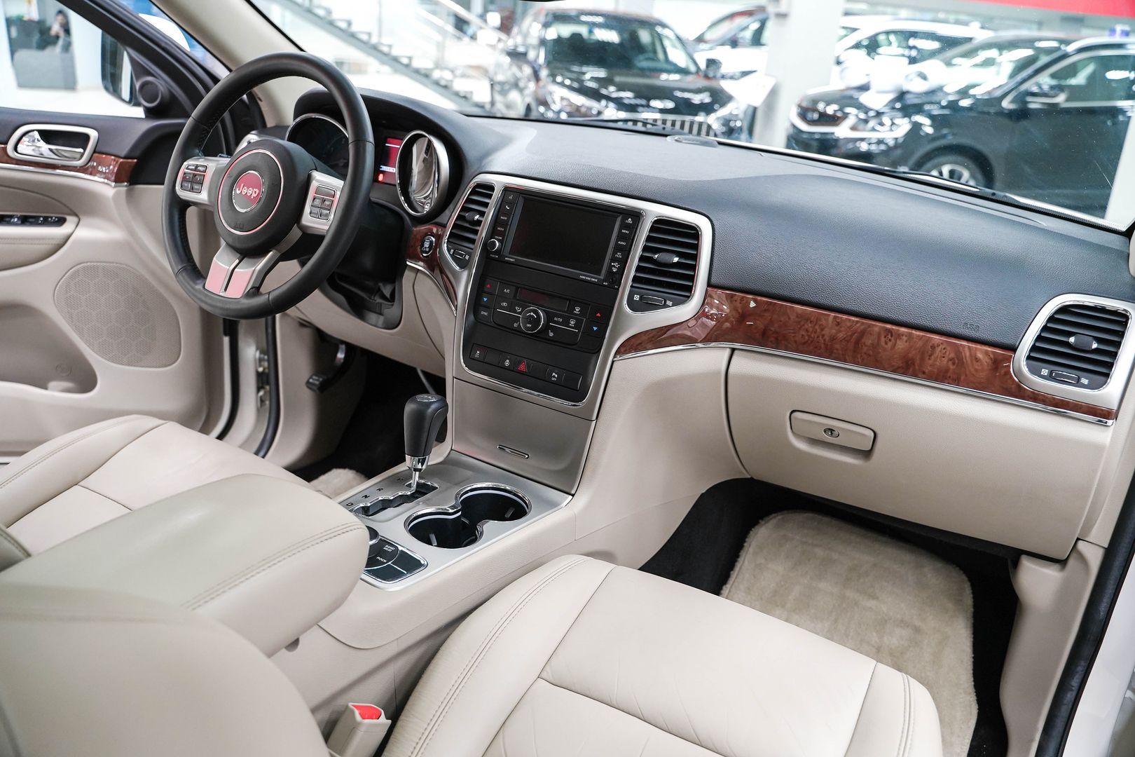 Jeep Grand Cherokee 2011, белый, ДЦ Орехово