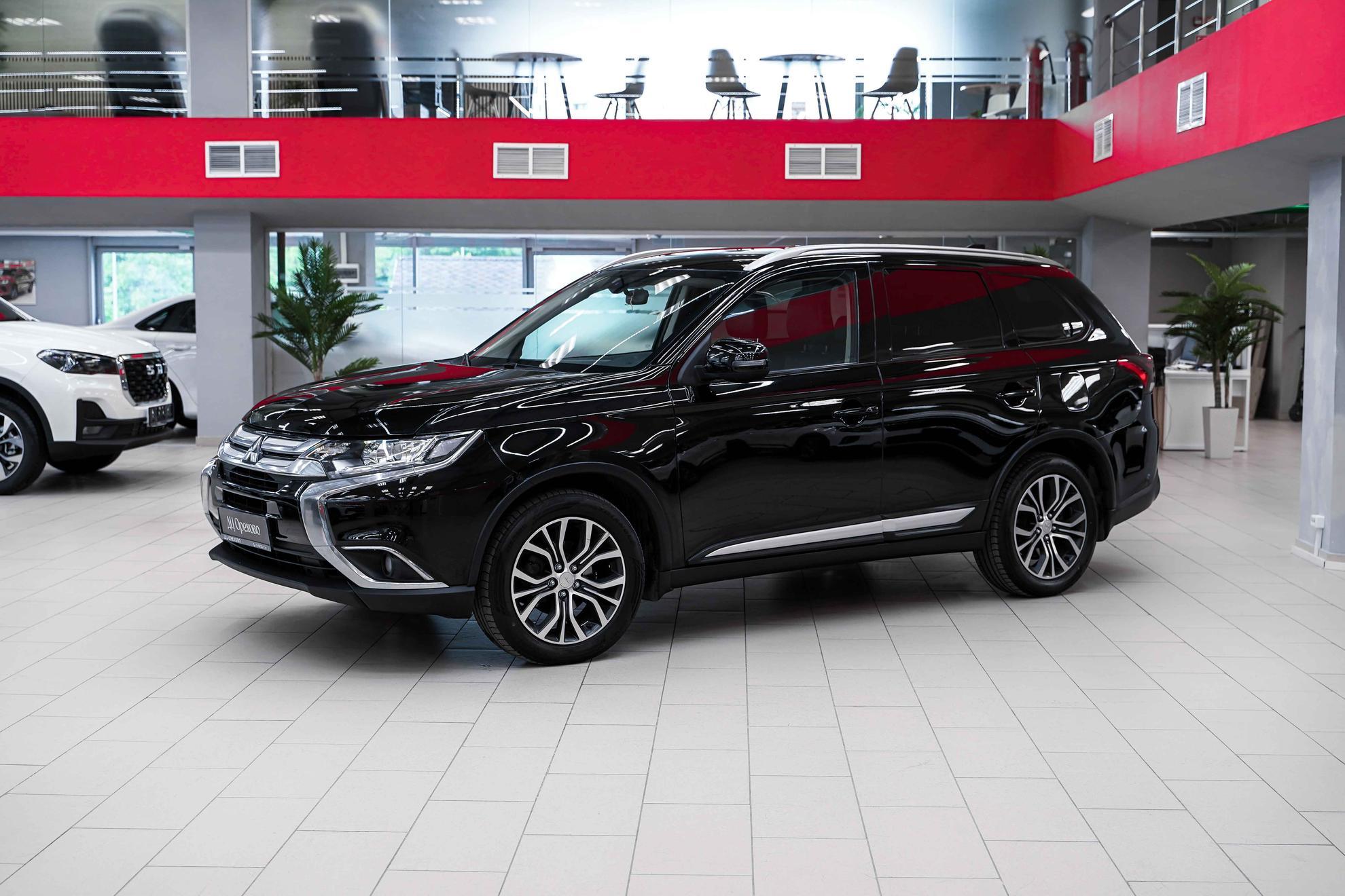 Mitsubishi Outlander 2017, черный, ДЦ Орехово