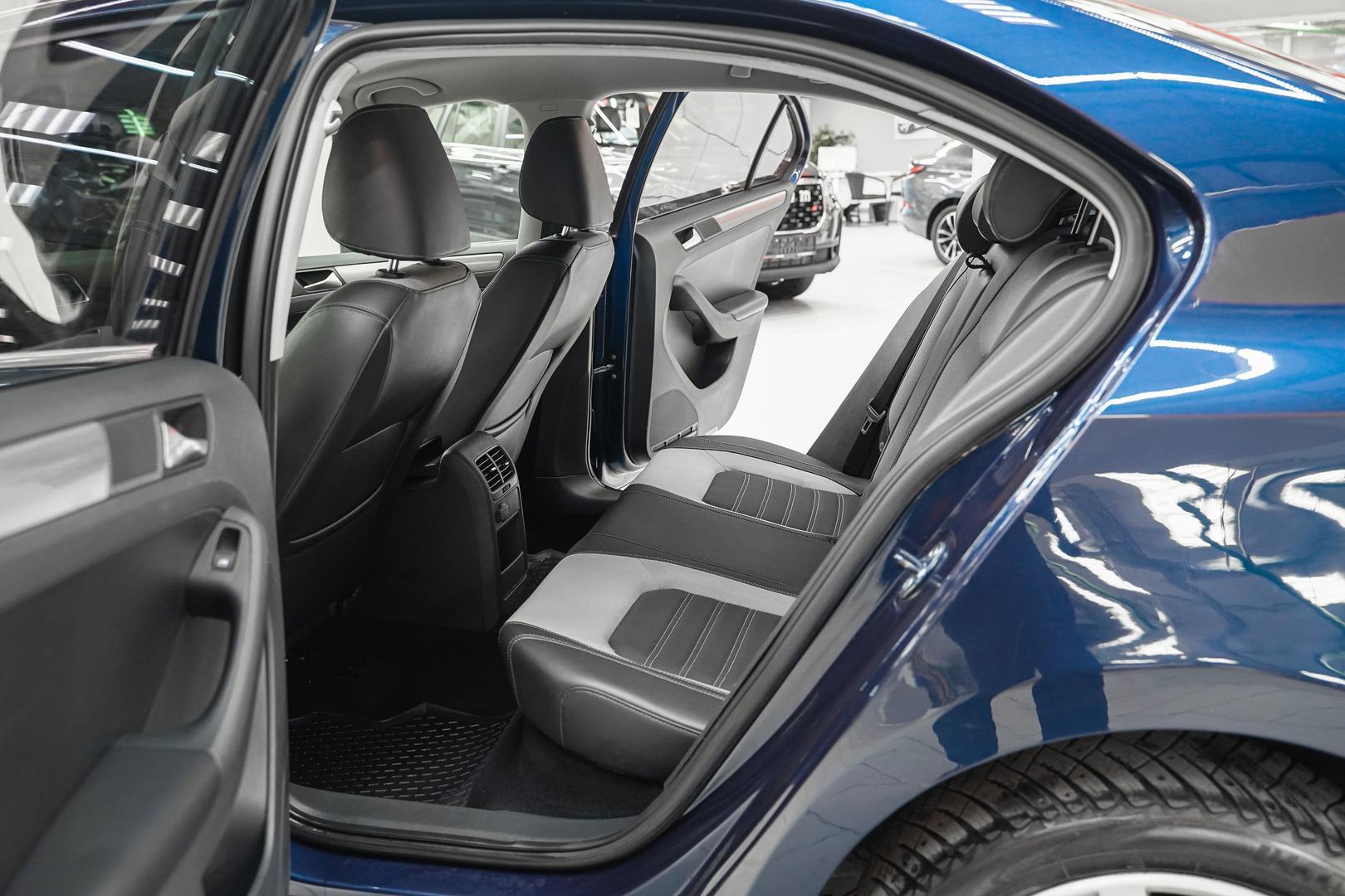Volkswagen Jetta 2012, синий, ДЦ Орехово