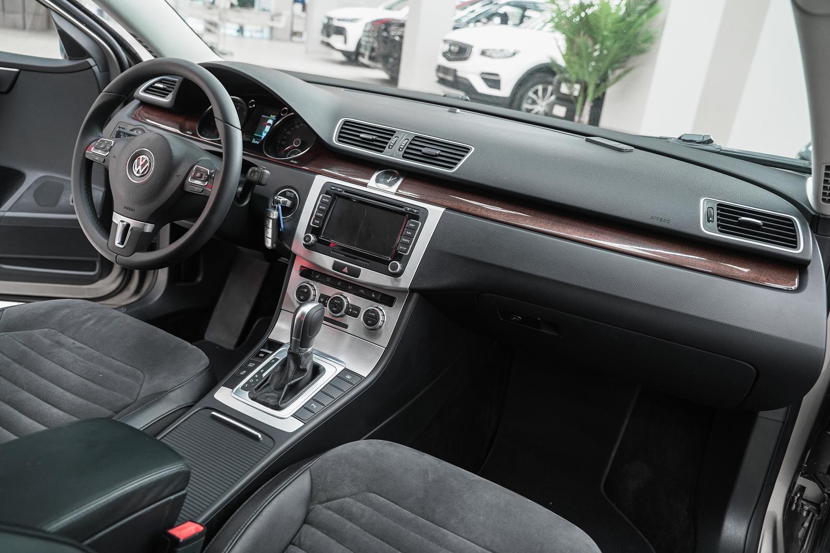 Volkswagen Passat 2014, серый, ДЦ Орехово