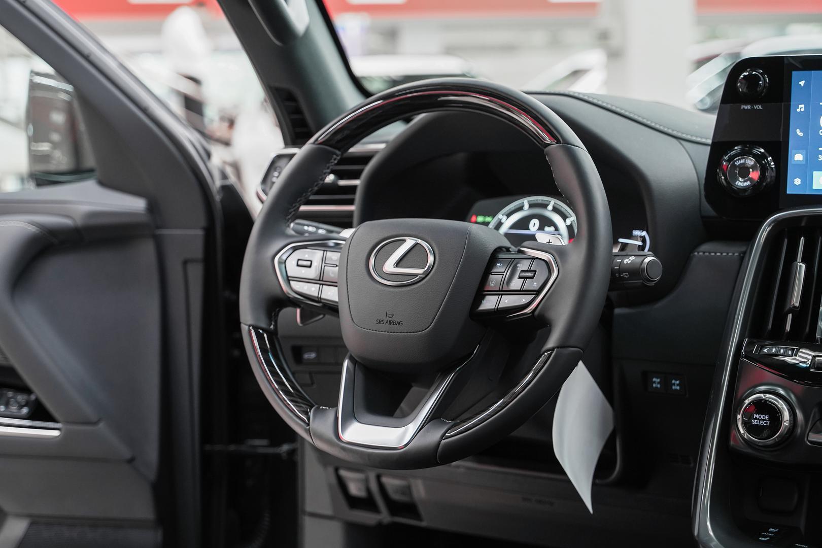 Lexus LX 2024, черный, ДЦ Орехово