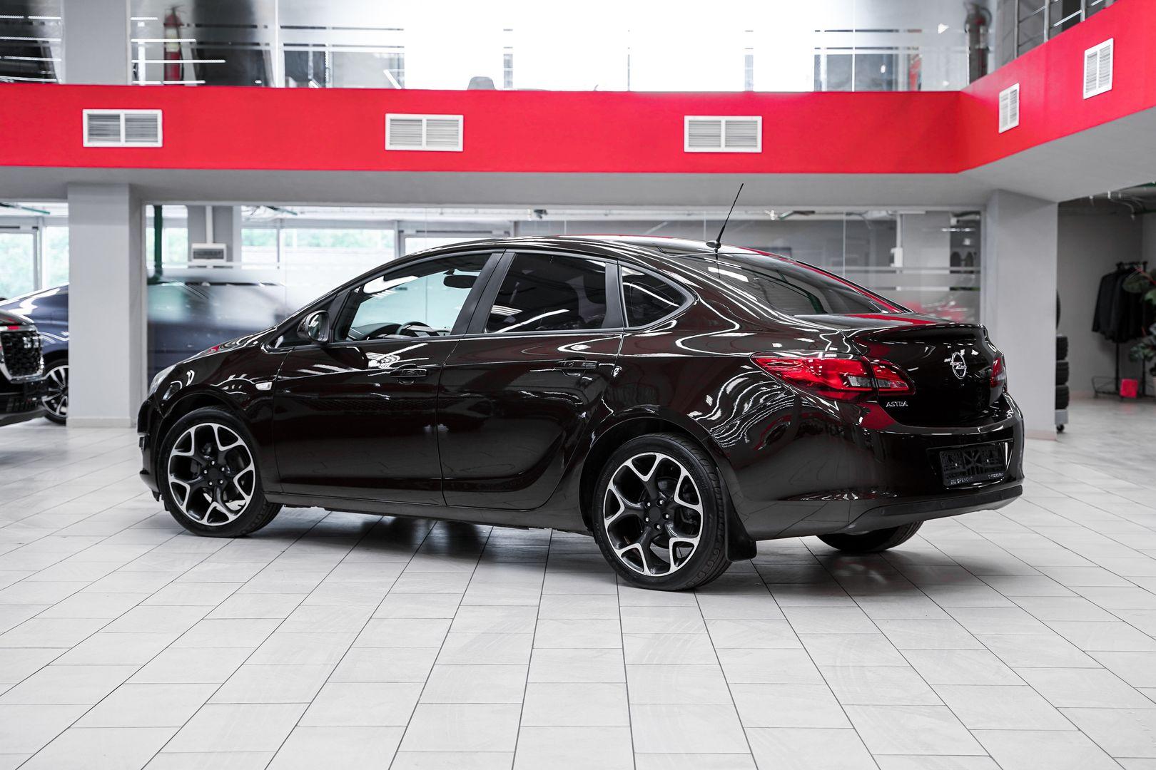 Opel Astra 2013, коричневый, ДЦ Орехово