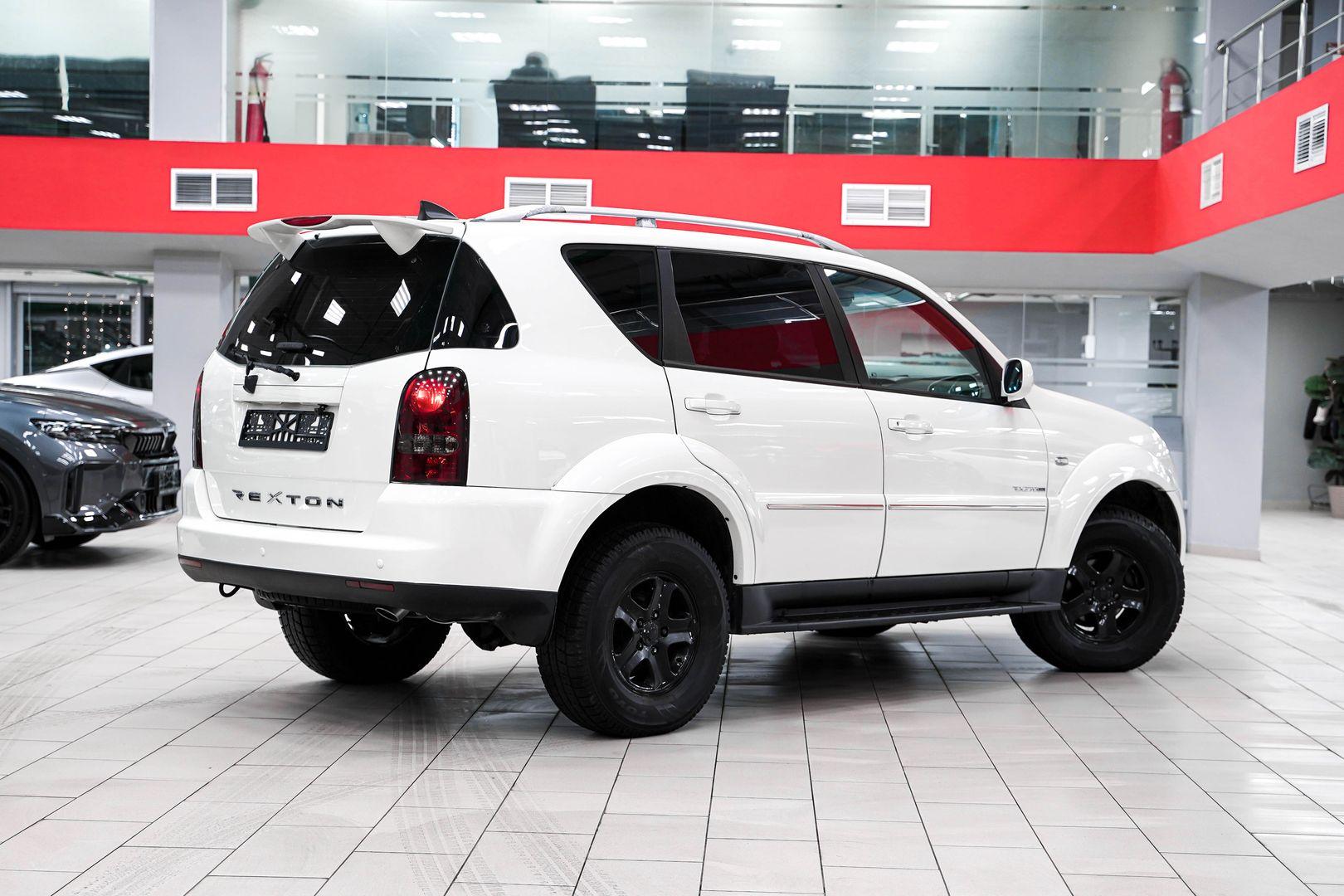 SsangYong Rexton 2012, белый, ДЦ Орехово