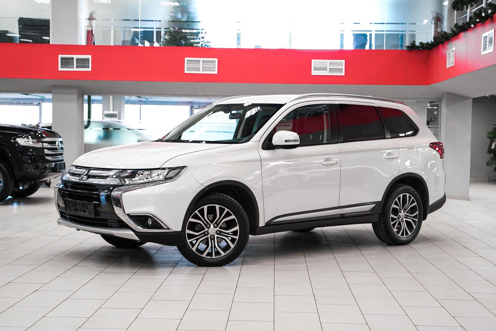 Mitsubishi Outlander 2018, белый, ДЦ Орехово