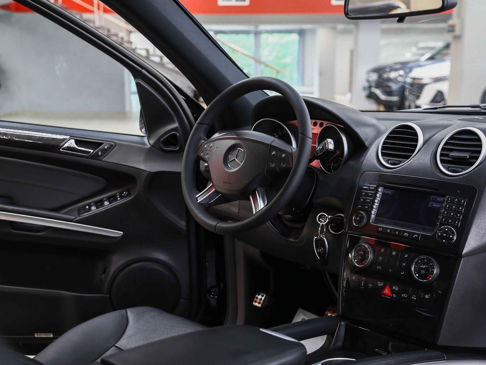 Mercedes-Benz M-Класс 2008, черный, ДЦ Орехово
