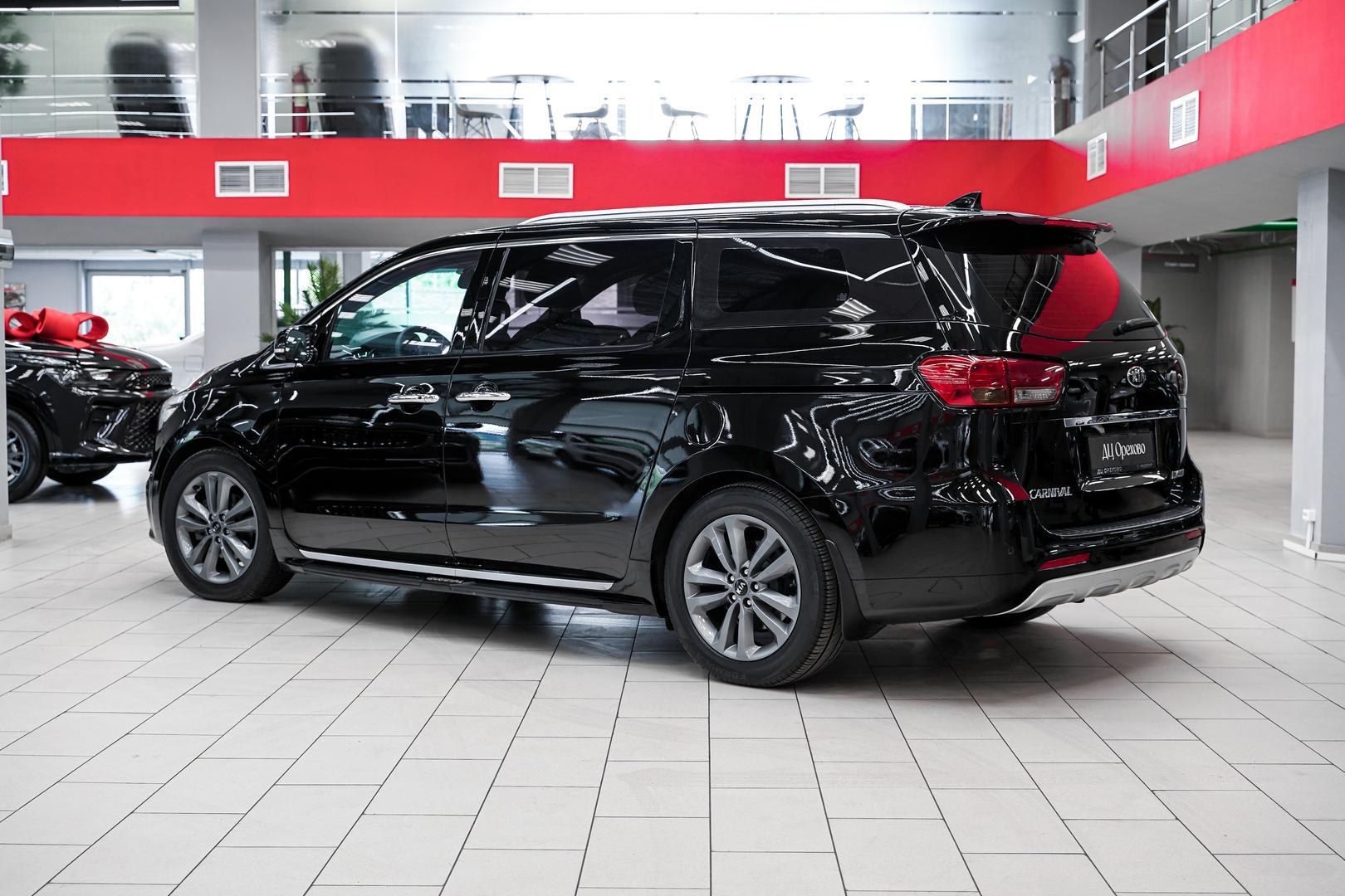 Kia Carnival 2017, черный, ДЦ Орехово