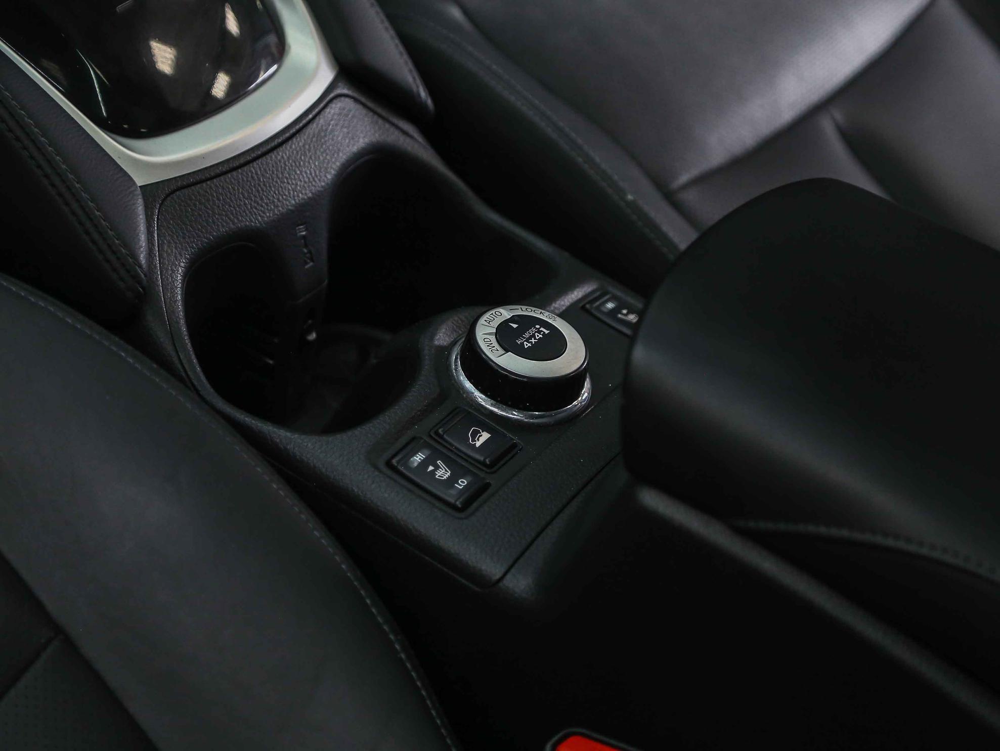 Nissan X-Trail 2015, серебряный, ДЦ Орехово