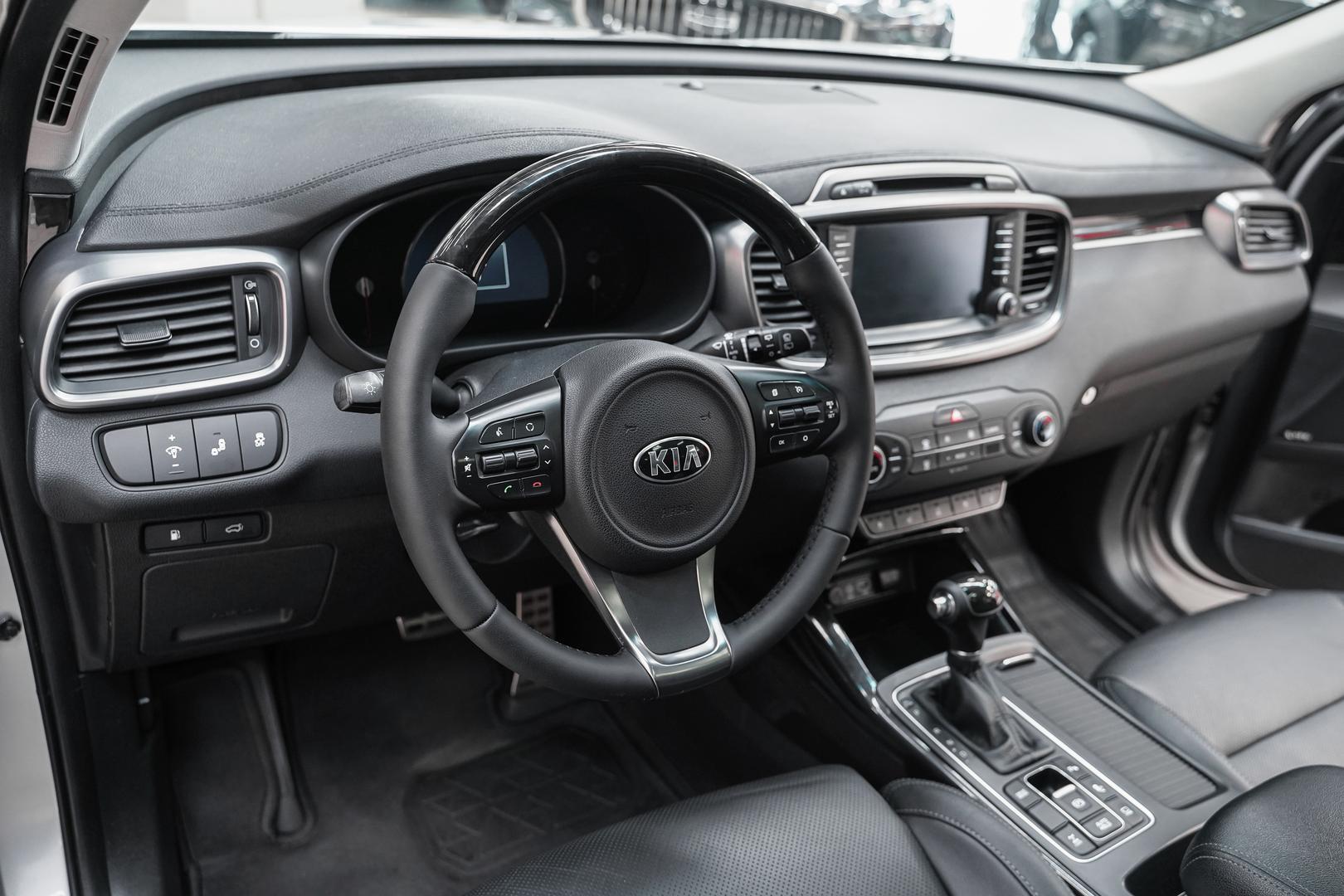 Kia Sorento 2016, серебряный, ДЦ Орехово