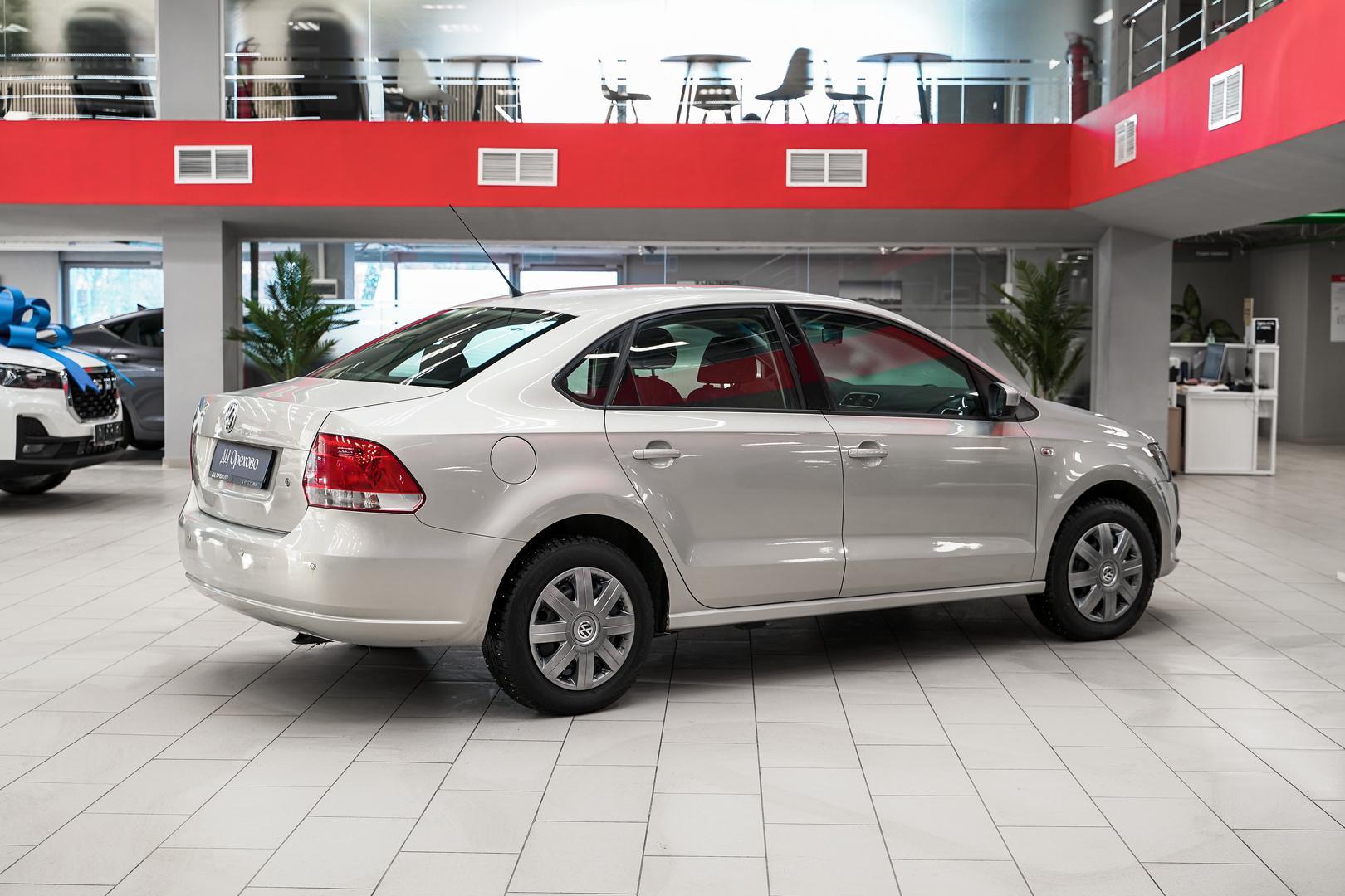 Volkswagen Polo 2010, желтый, ДЦ Орехово