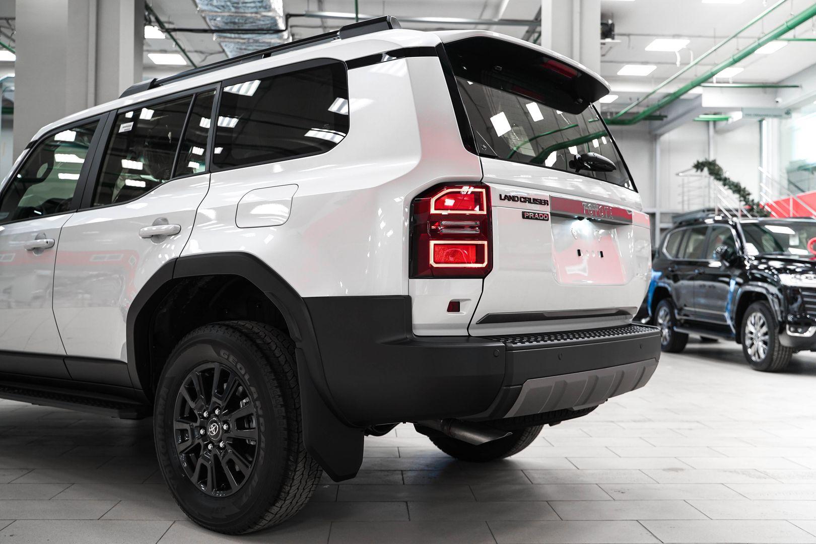 Toyota Land Cruiser Prado 2024, белый, ДЦ Орехово