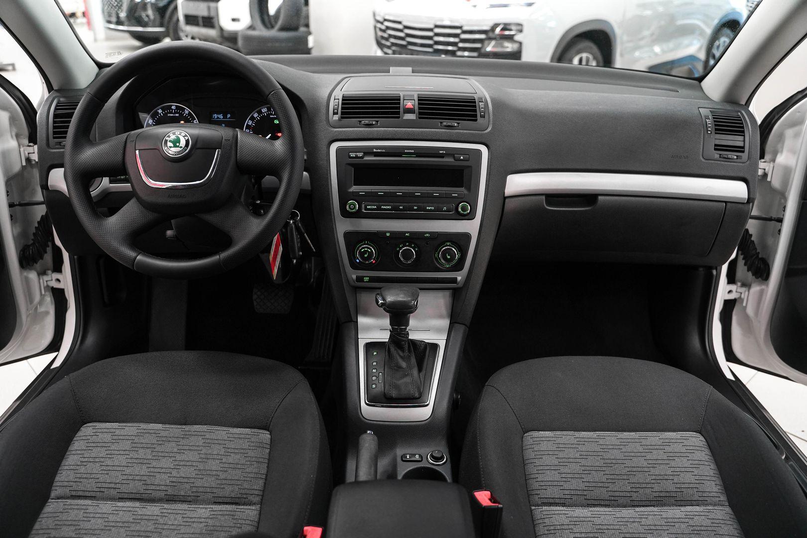 Skoda Octavia 2013, белый, ДЦ Орехово