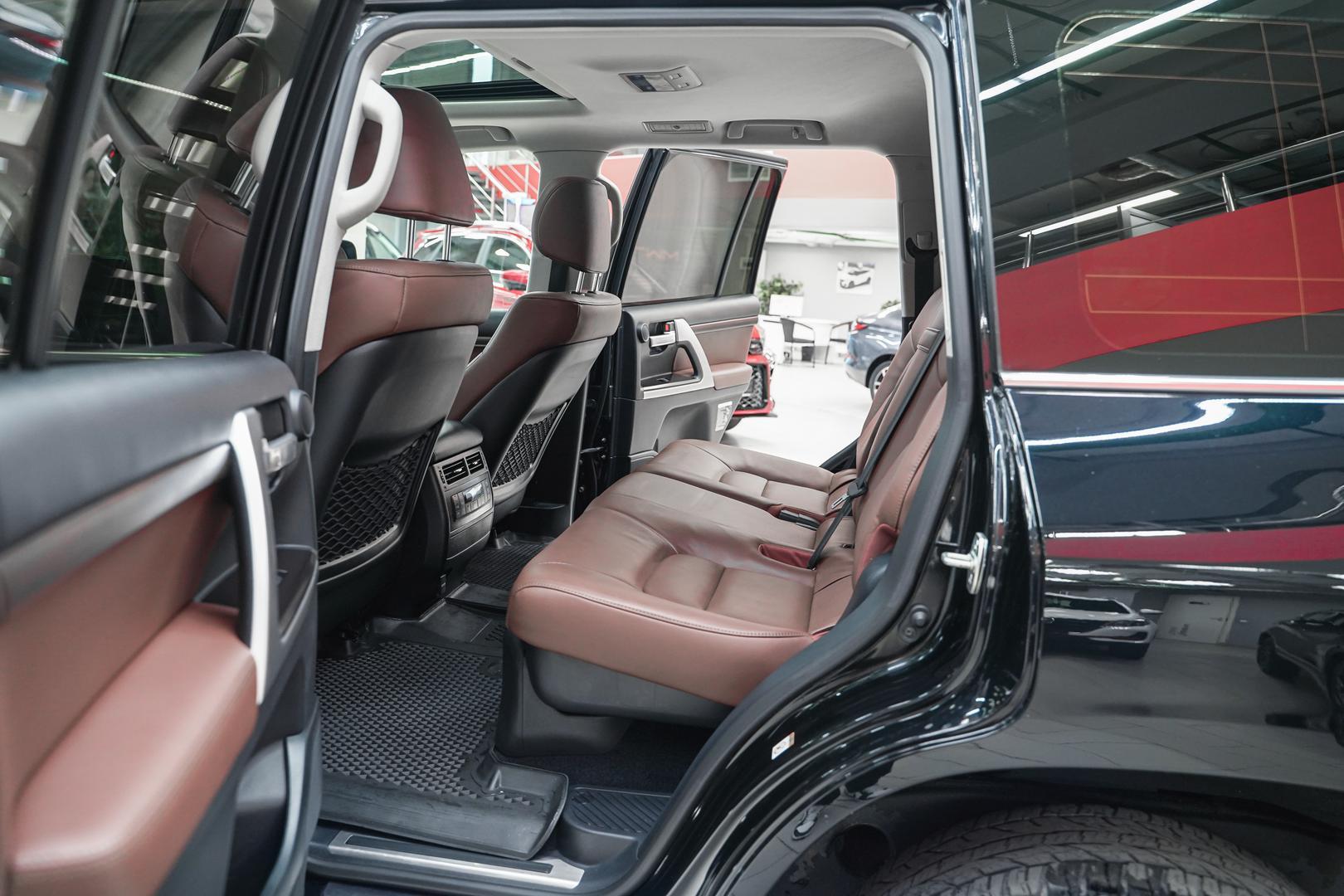 Toyota Land Cruiser 2017, черный, ДЦ Орехово