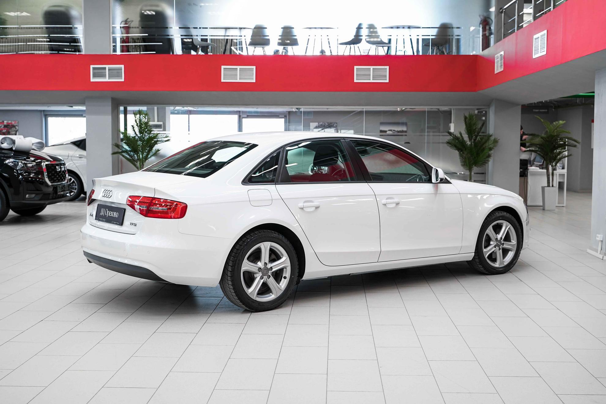 Audi A4 2014, белый, ДЦ Орехово