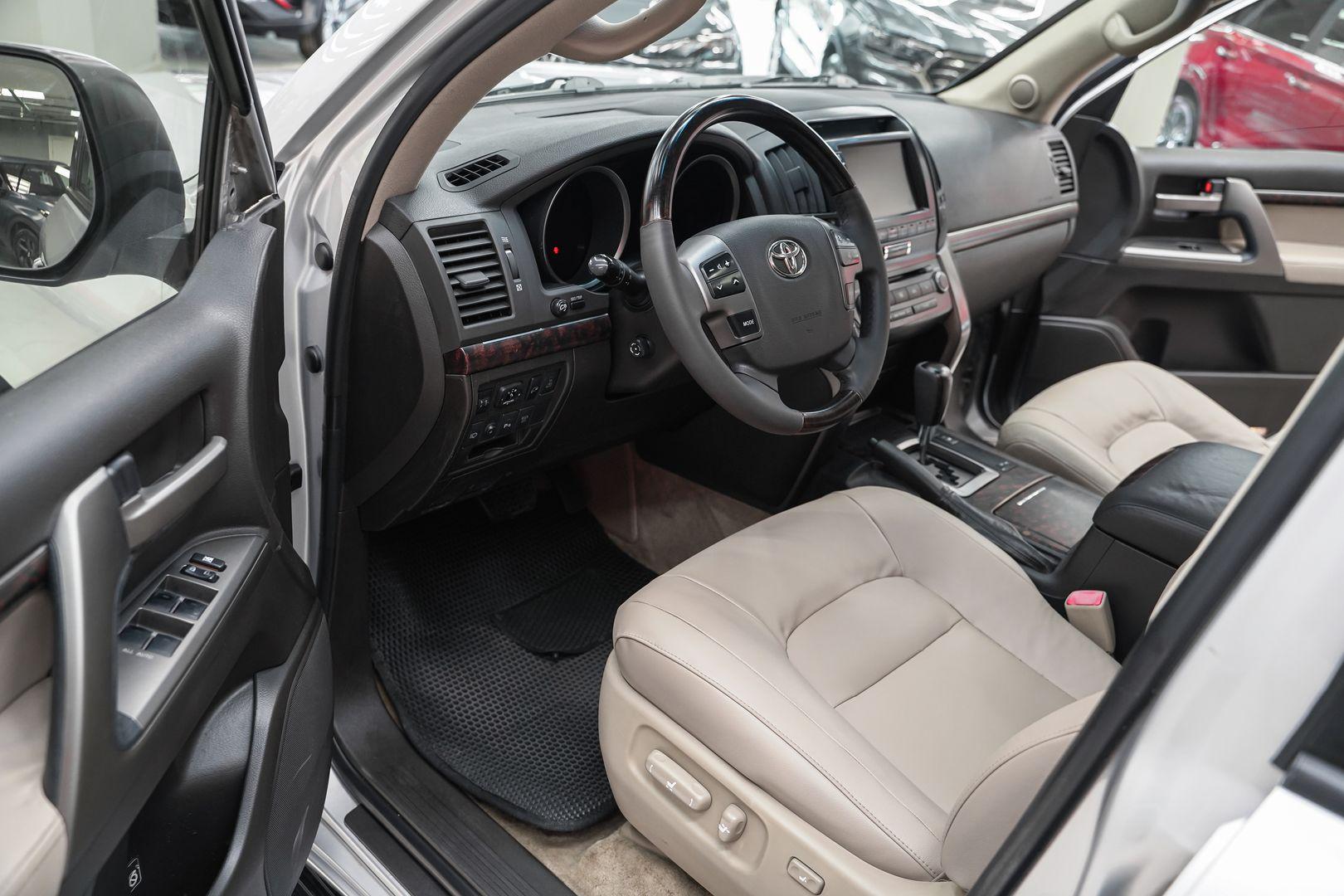 Toyota Land Cruiser 2008, серый, ДЦ Орехово