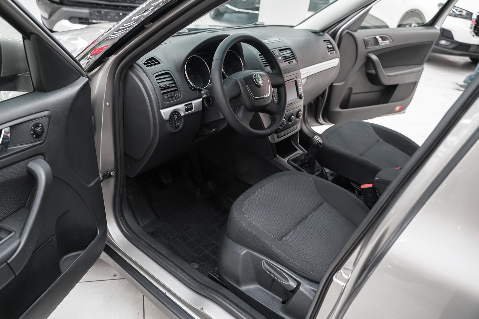 Skoda Yeti 2012, бежевый, ДЦ Орехово