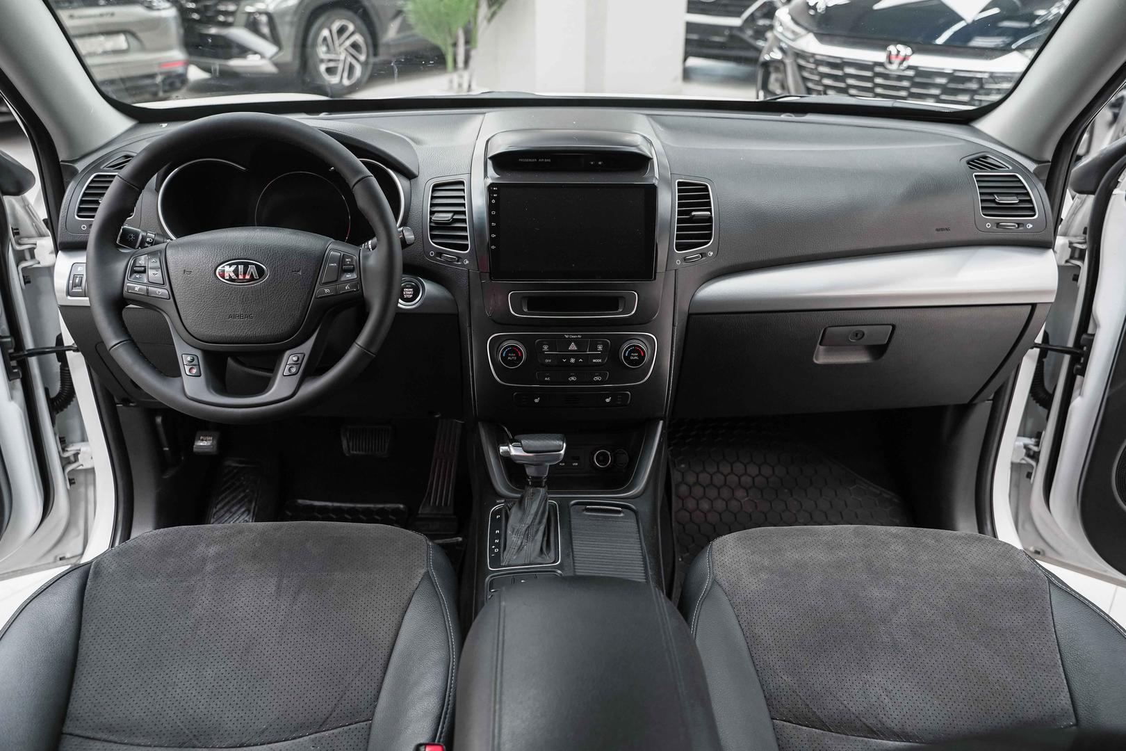 Kia Sorento 2012, белый, ДЦ Орехово
