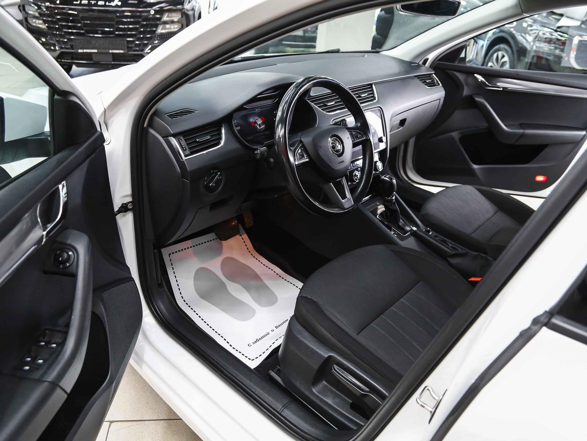 Skoda Octavia 2018, белый, ДЦ Орехово