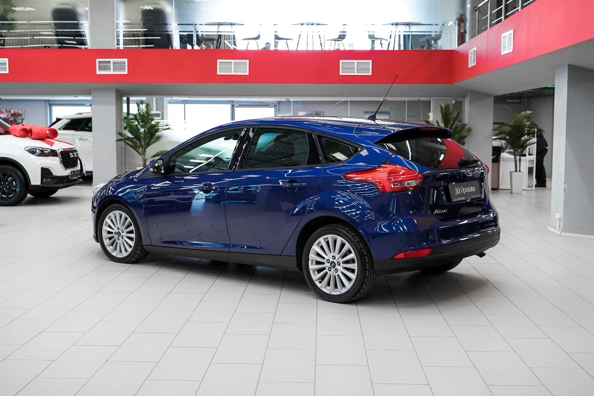 Ford Focus 2015, синий, ДЦ Орехово