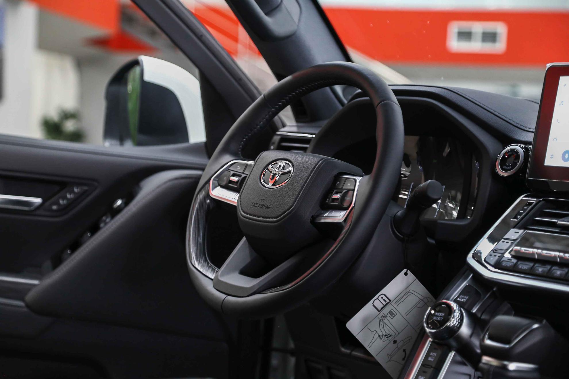 Toyota Land Cruiser 2026, белый, ДЦ Орехово