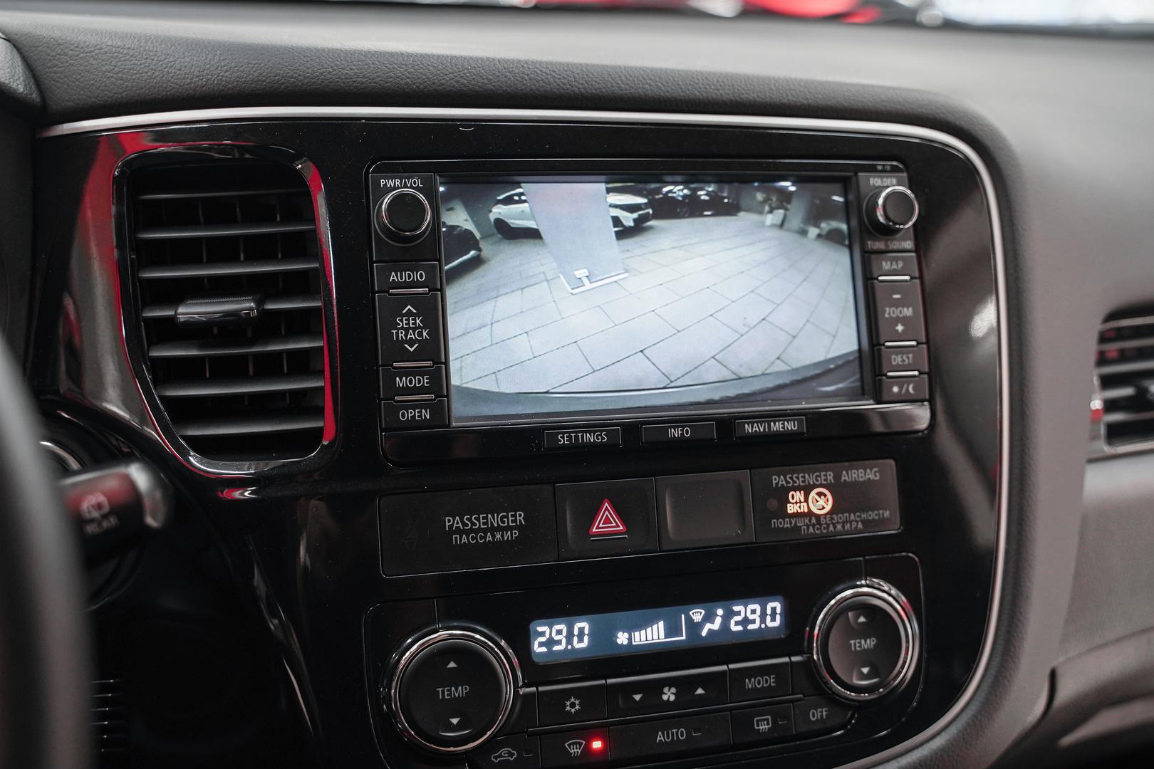 Mitsubishi Outlander 2015, серебряный, ДЦ Орехово