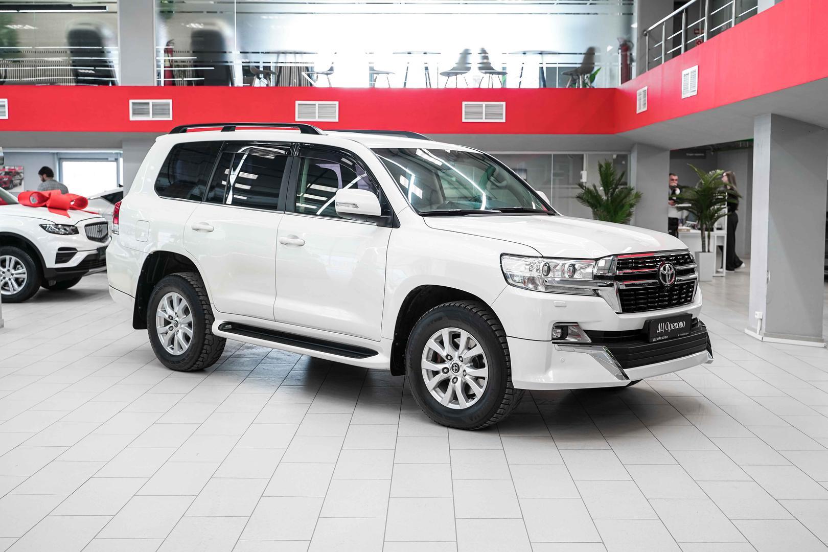 Toyota Land Cruiser 2018, белый, ДЦ Орехово