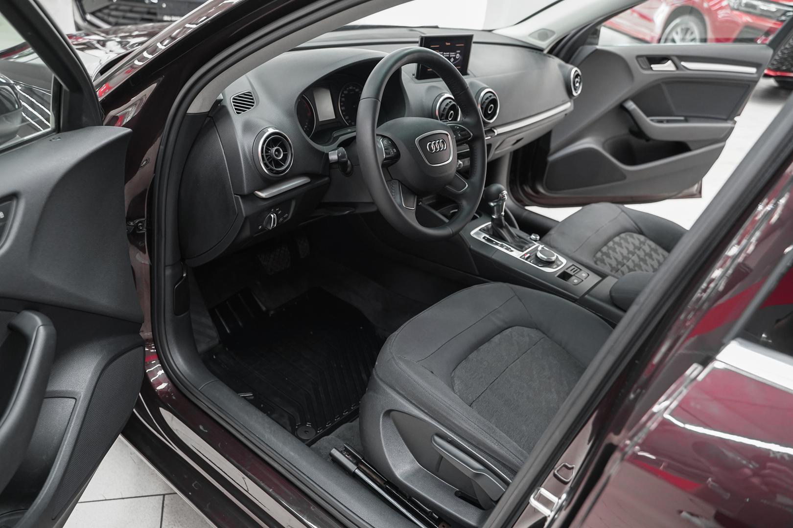 Audi A3 2013, красный, ДЦ Орехово