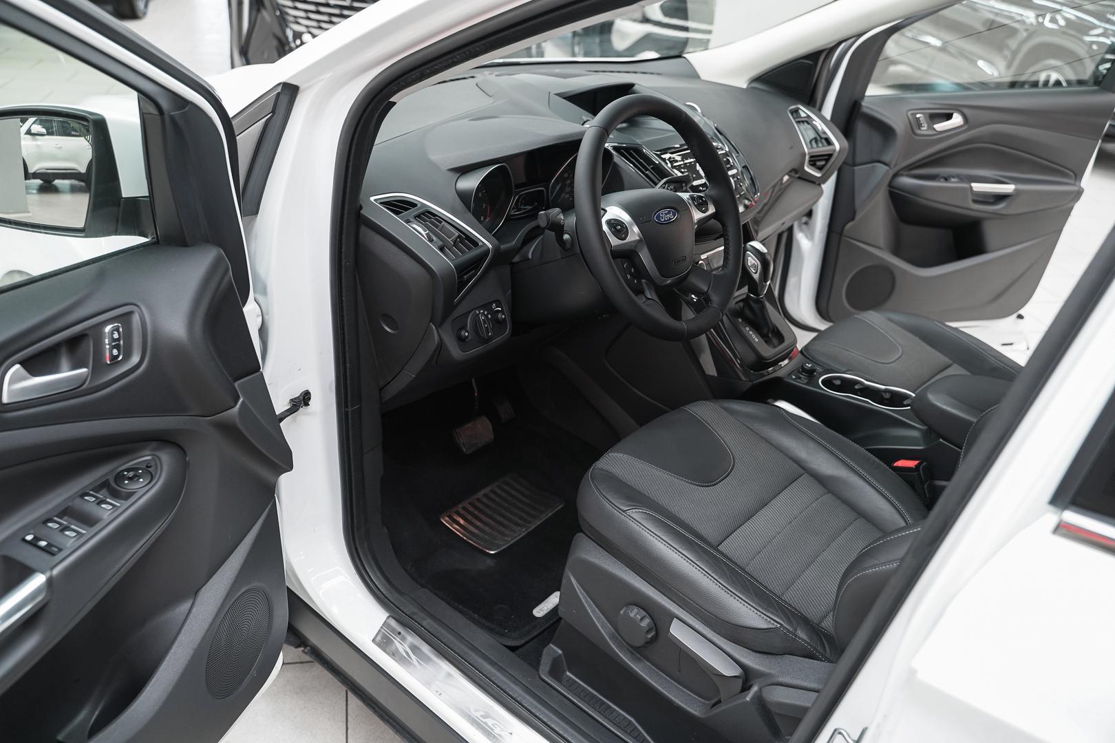 Ford Kuga 2015, белый, ДЦ Орехово