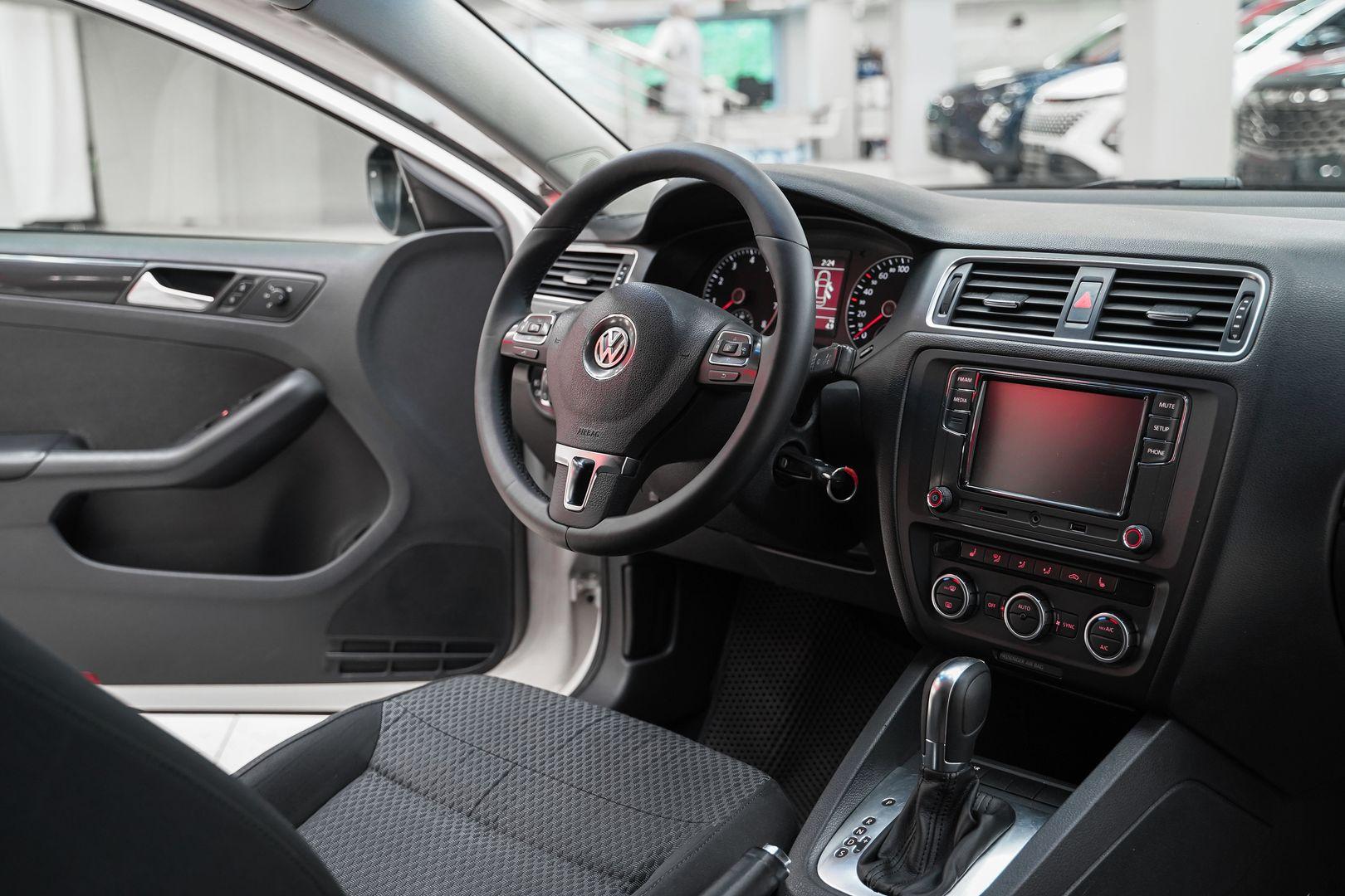 Volkswagen Jetta 2013, белый, ДЦ Орехово