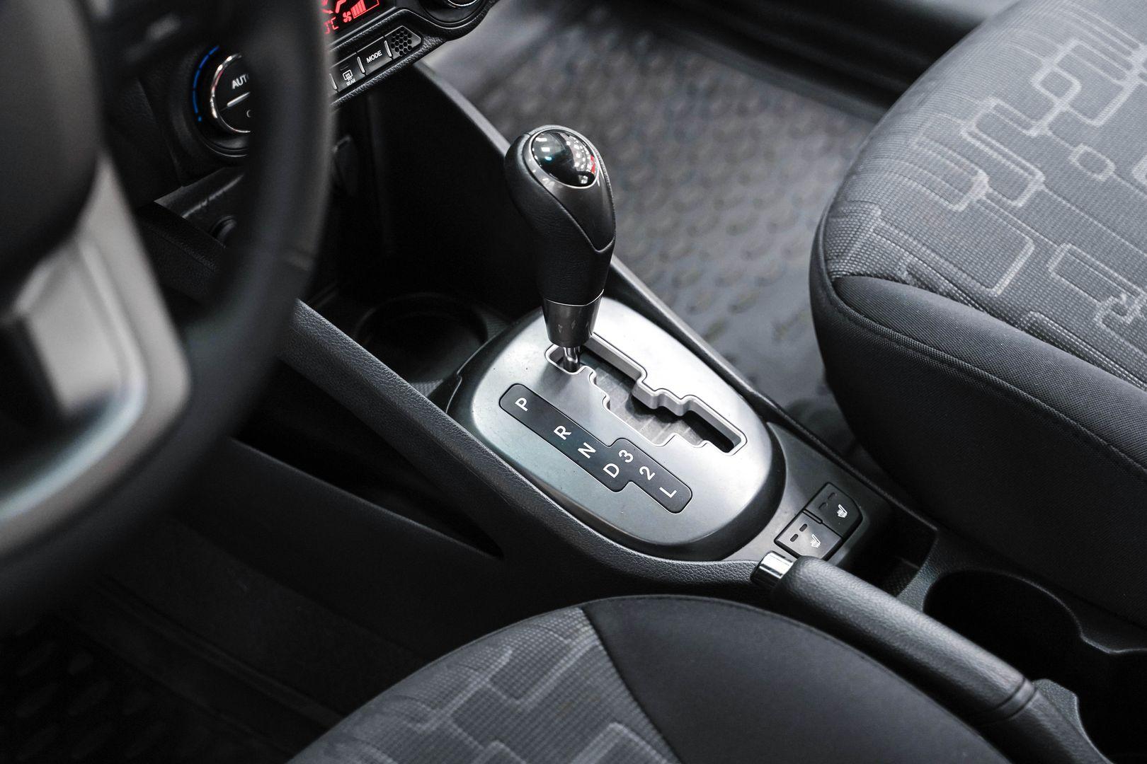 Kia Rio 2013, белый, ДЦ Орехово
