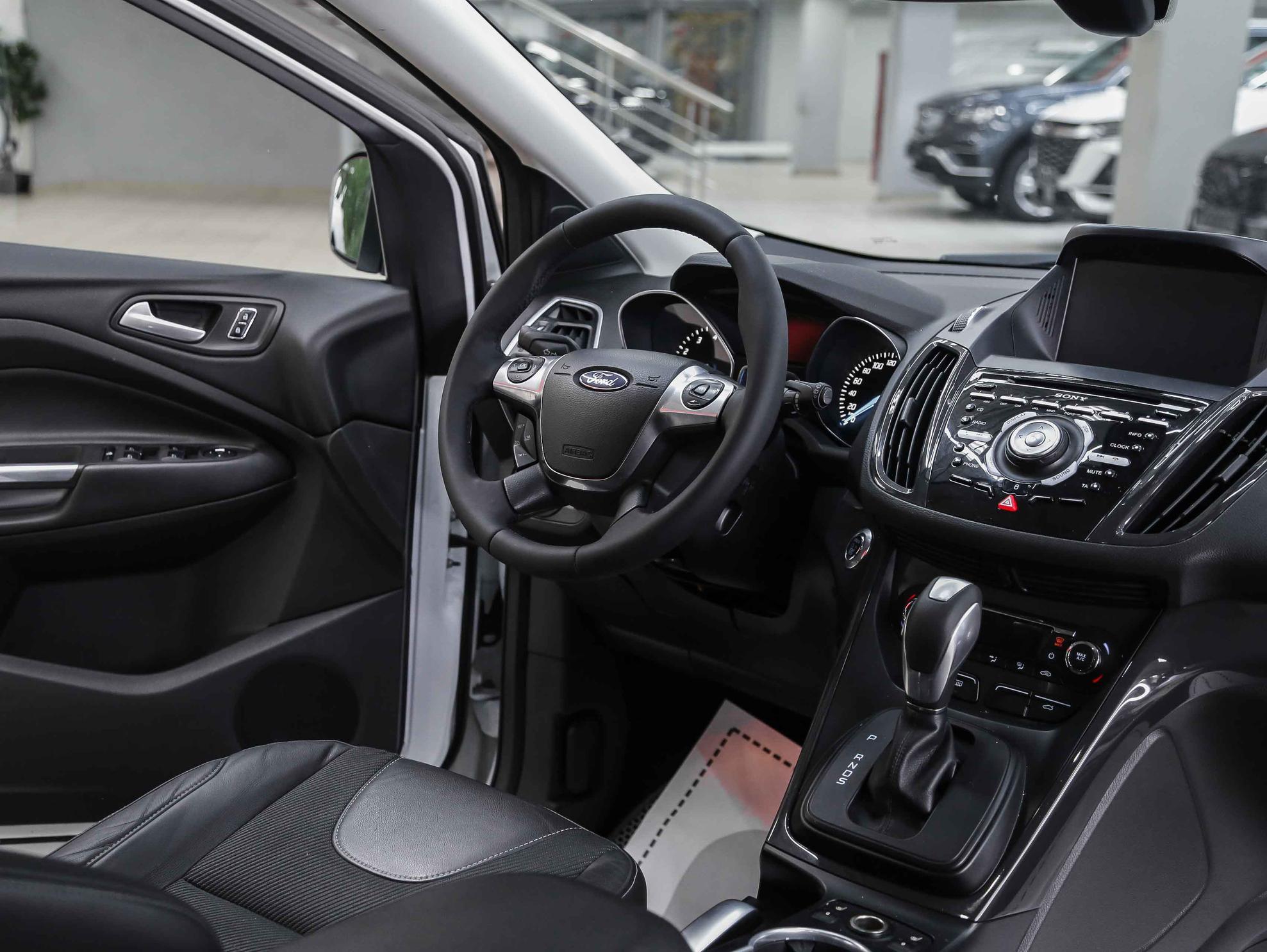 Ford Kuga 2014, белый, ДЦ Орехово