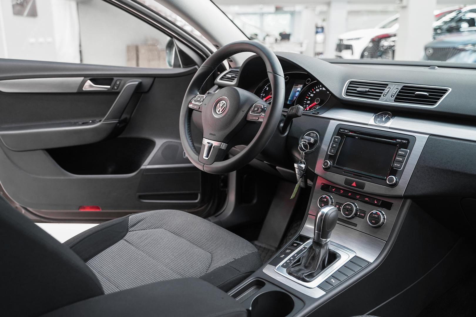 Volkswagen Passat 2013, коричневый, ДЦ Орехово
