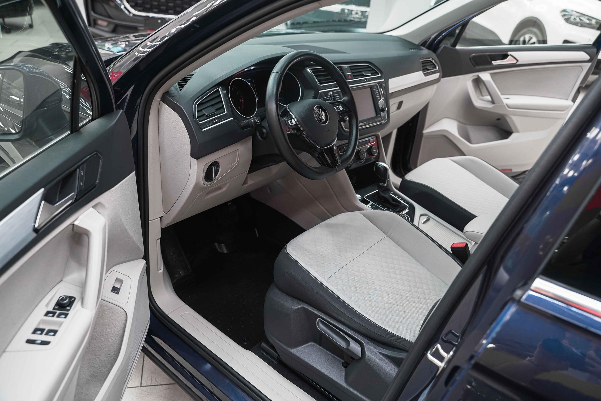 Volkswagen Tiguan 2017, синий, ДЦ Орехово