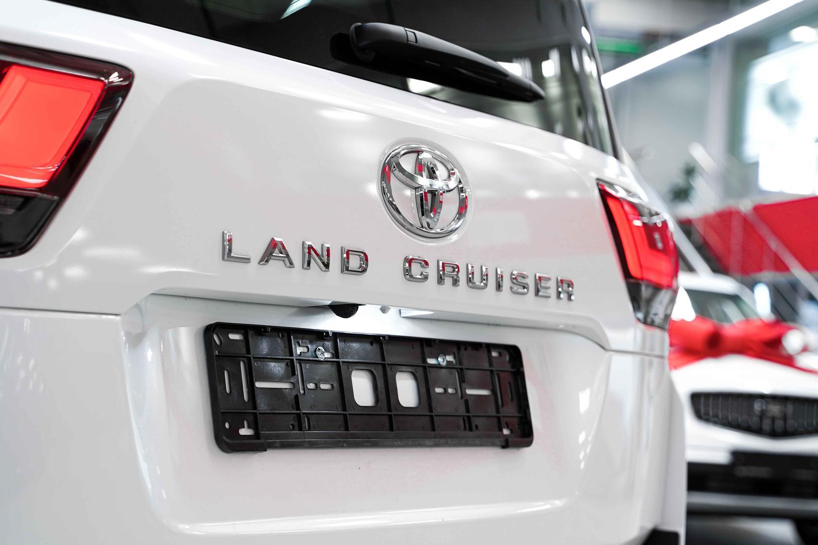 Toyota Land Cruiser 2026, белый, ДЦ Орехово