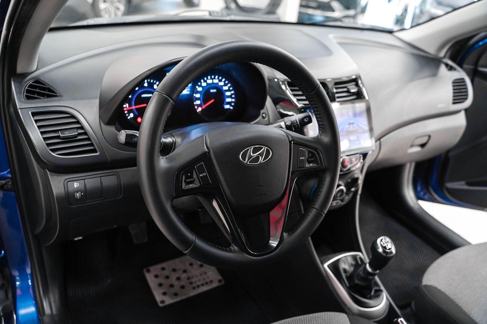 Hyundai Solaris 2011, синий, ДЦ Орехово